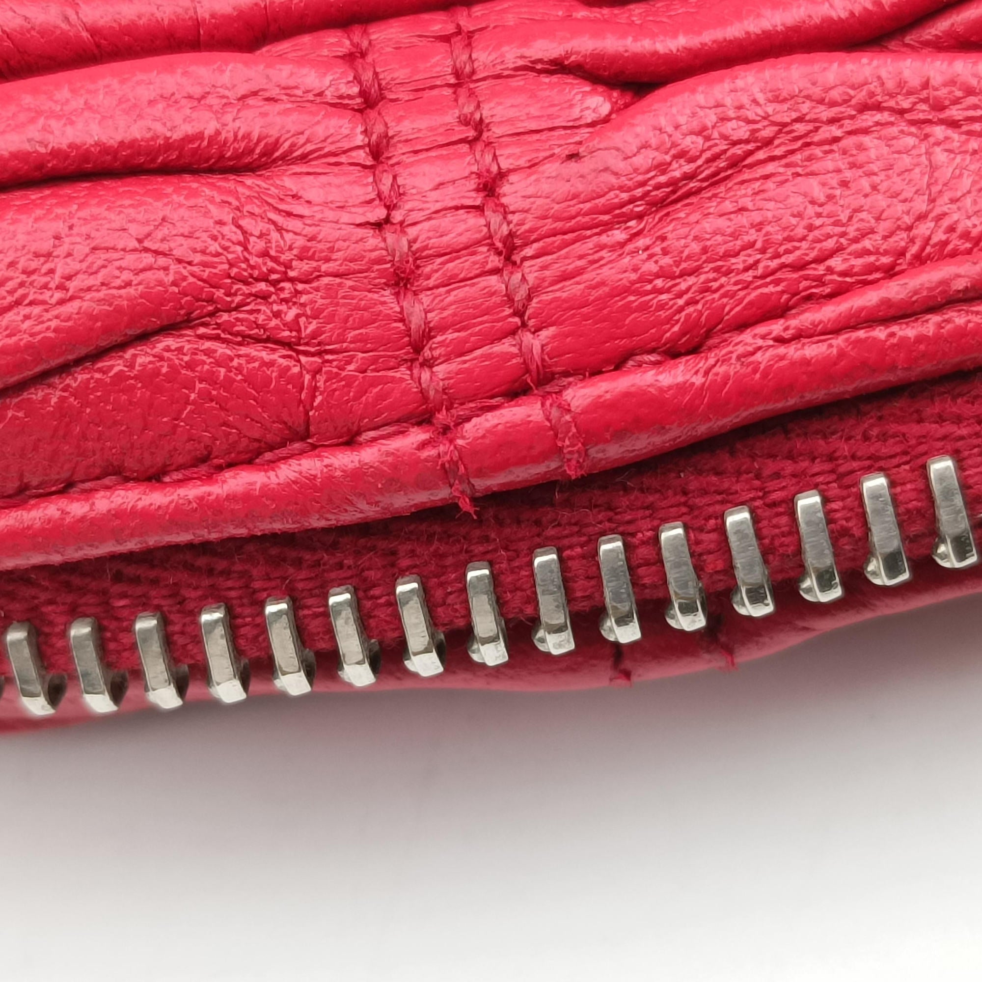 Secondhand Prada Gaufre Mini Red leather 1BH112 shoulderbag | stylenewstar