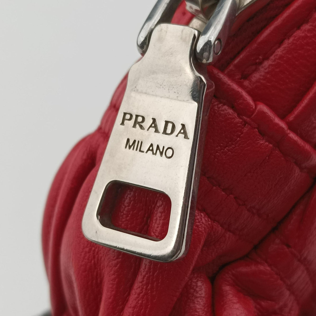 Pre-owned Prada Gaufre Mini Red leather 1BH112 shoulderbag | stylenewstar