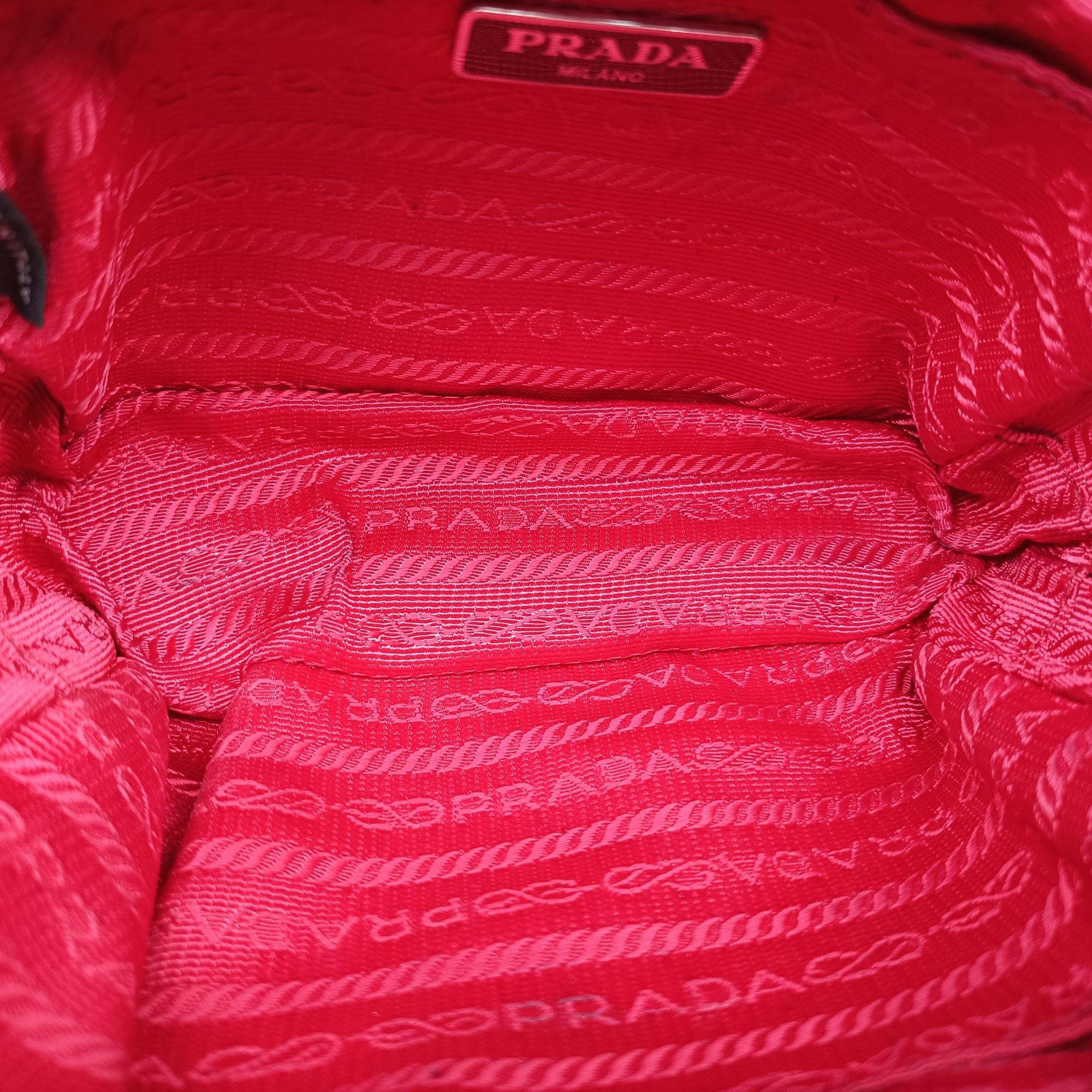 Secondhand Prada Gaufre Mini Red leather 1BH112 shoulderbag | stylenewstar