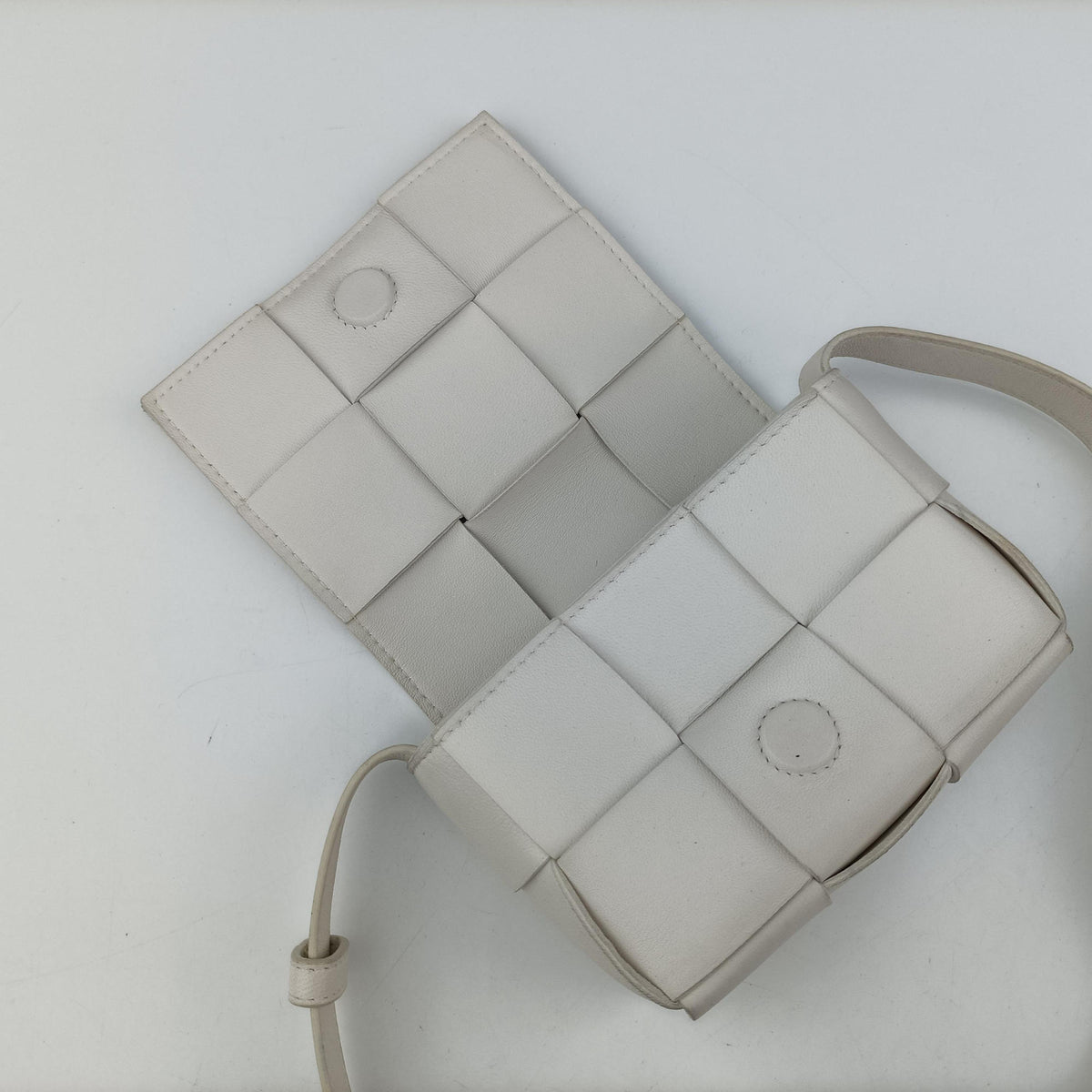 Pre-owned Bottega Veneta candy cassette White lambskin  shoulderbag | stylenewstar