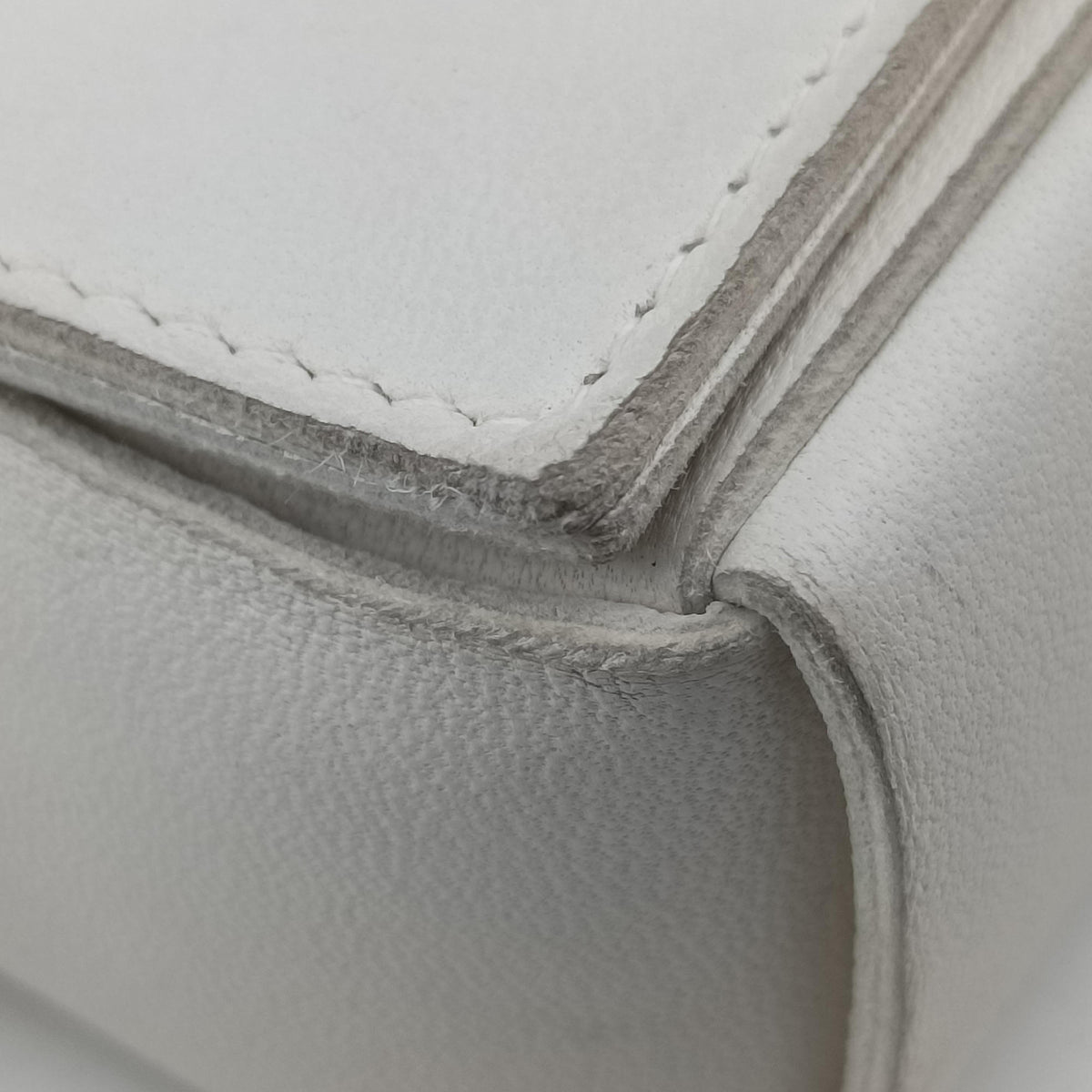 Pre-owned Bottega Veneta candy cassette White lambskin  shoulderbag | stylenewstar