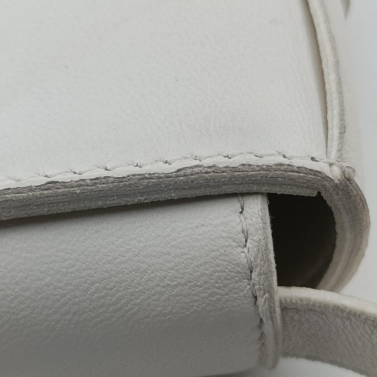 Pre-owned Bottega Veneta candy cassette White lambskin  shoulderbag | stylenewstar
