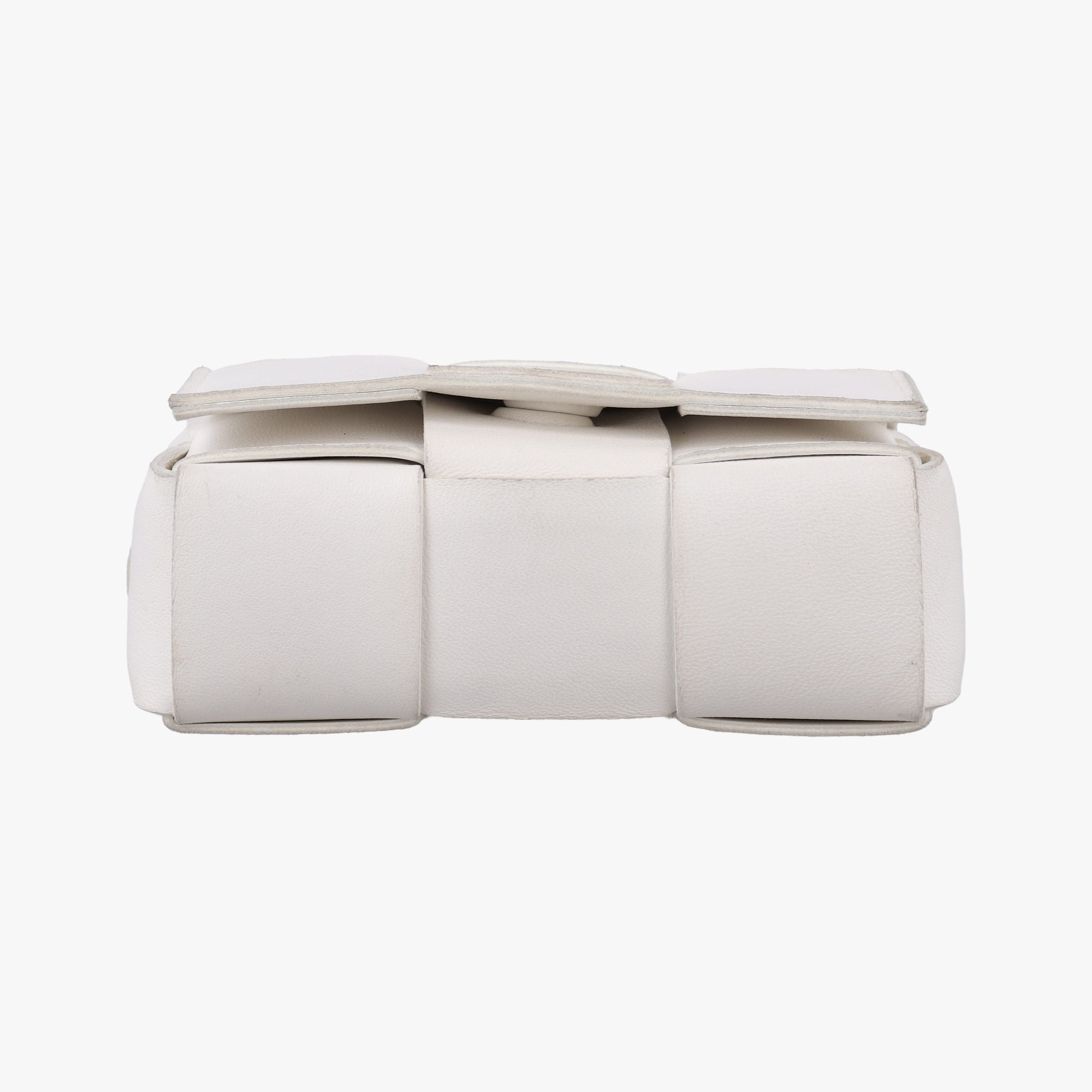 Pre-owned Bottega Veneta candy cassette White lambskin  shoulderbag | stylenewstar