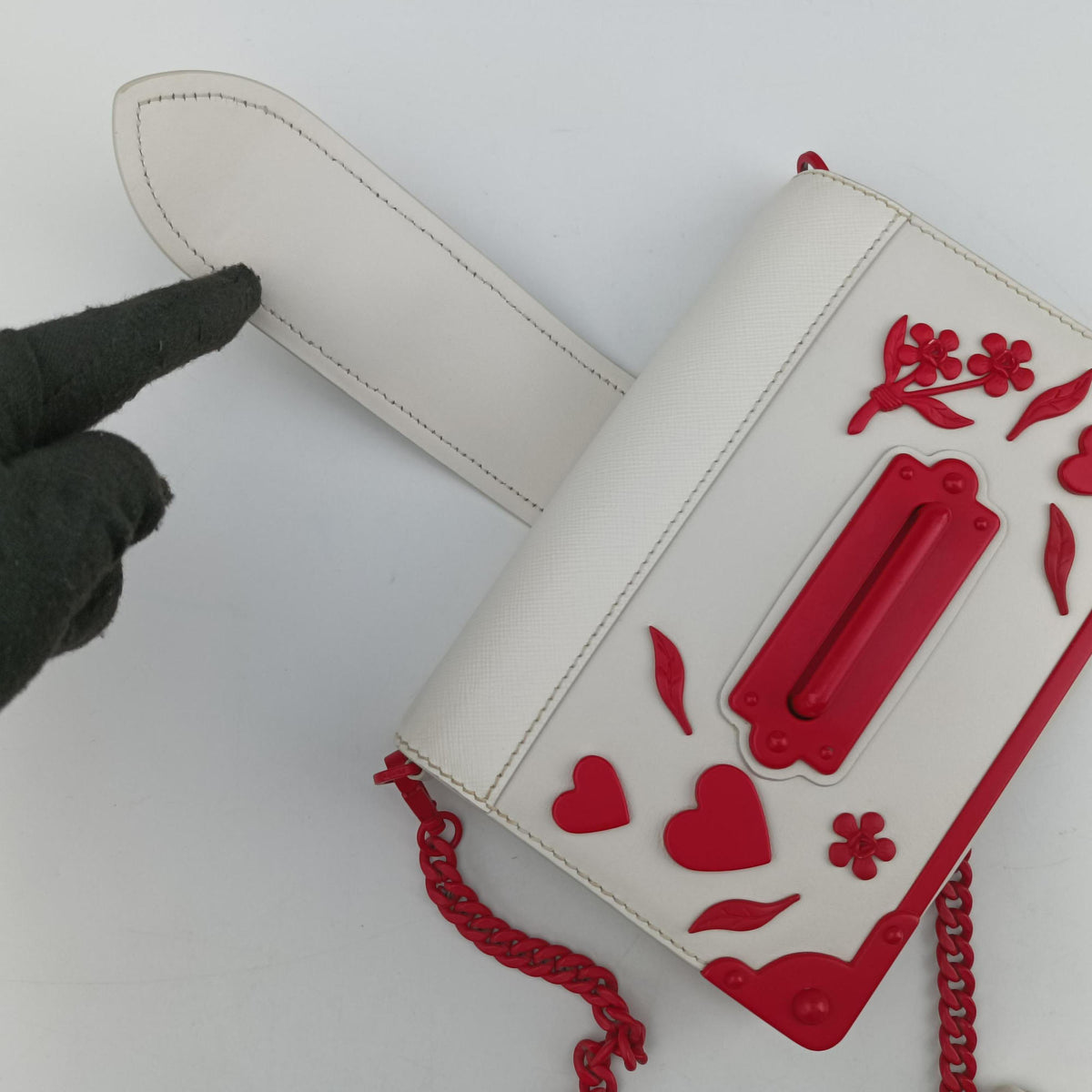 Pre-owned Prada Cahier Heart and Flower White×red leather  shoulderbag | stylenewstar