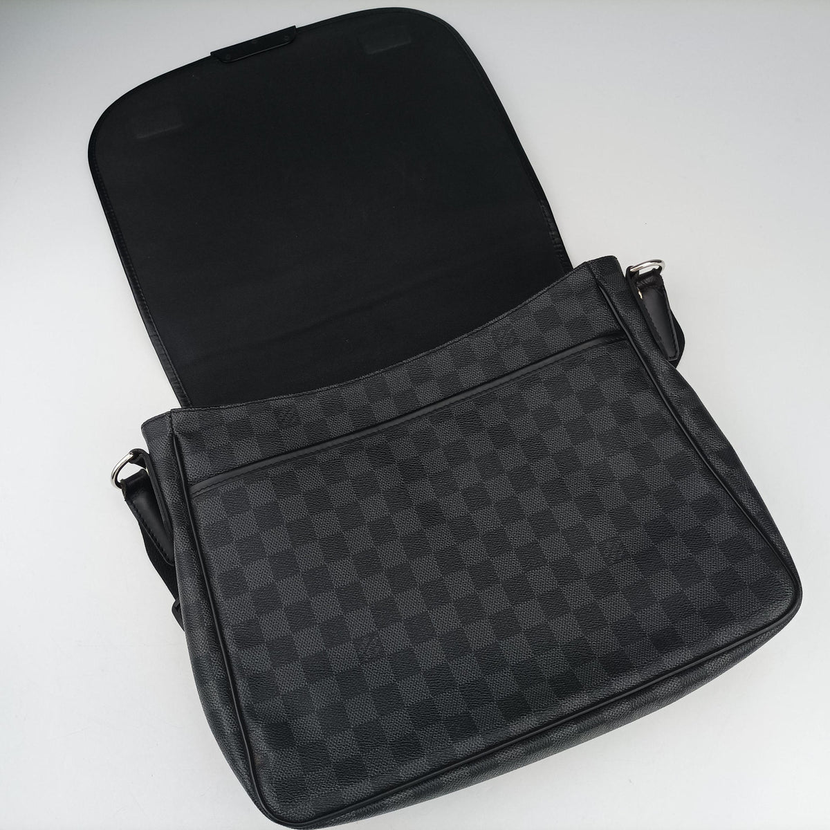 Pre-owned Louis Vuitton DANIEL MM Noir Damier GRAPHITE N58029 shoulderbag | stylenewstar