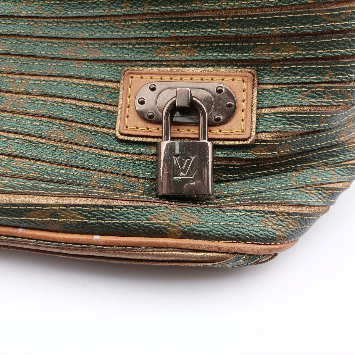 Secondhand Louis Vuitton Neo Khaki×Green Monogram Eden M40356 shoulderbag | stylenewstar