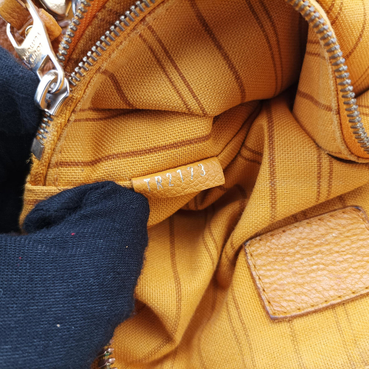 Secondhand Louis Vuitton Lumineuse PM saffron Monogram Empreinte M94324 shoulderbag | stylenewstar