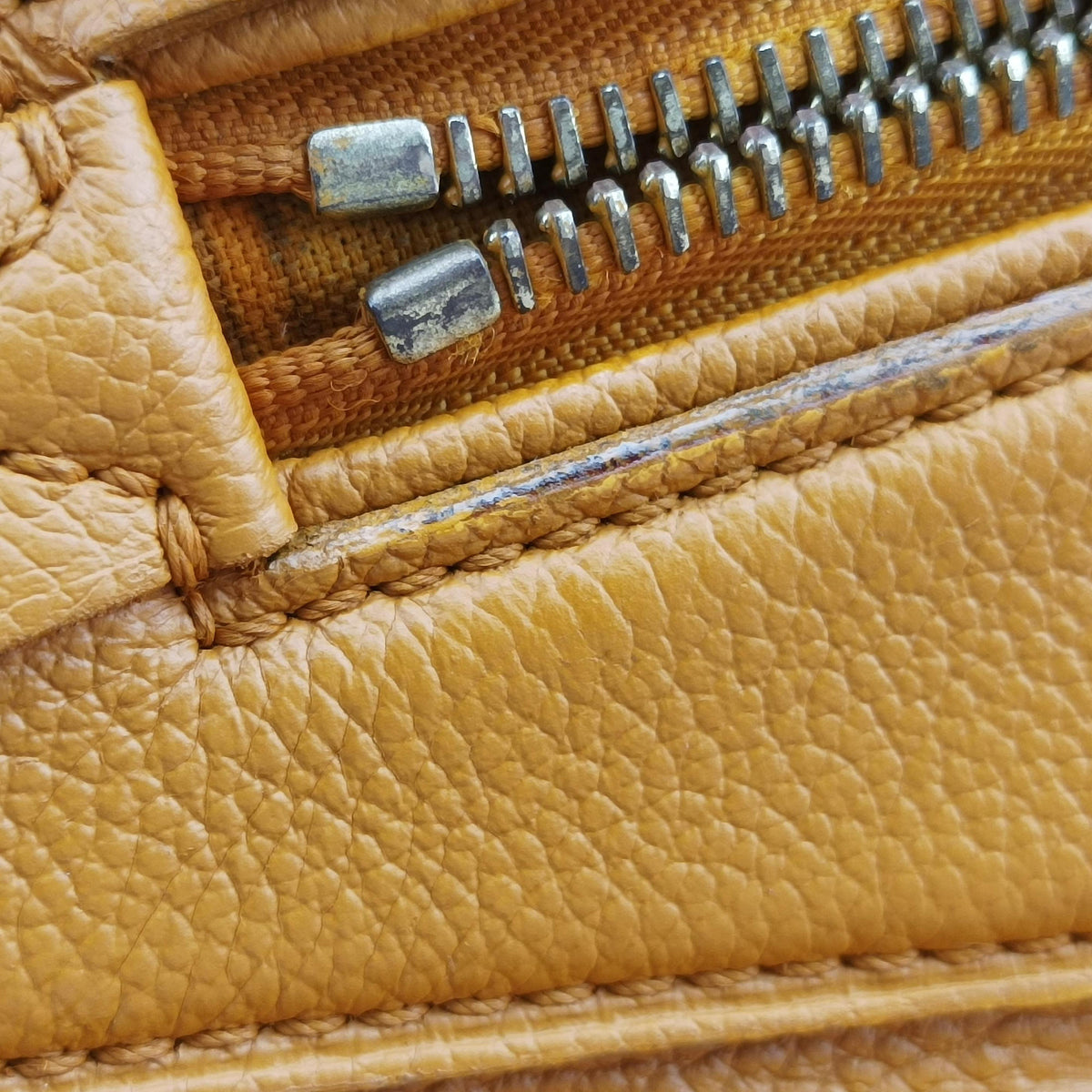 Secondhand Louis Vuitton Lumineuse PM saffron Monogram Empreinte M94324 shoulderbag | stylenewstar