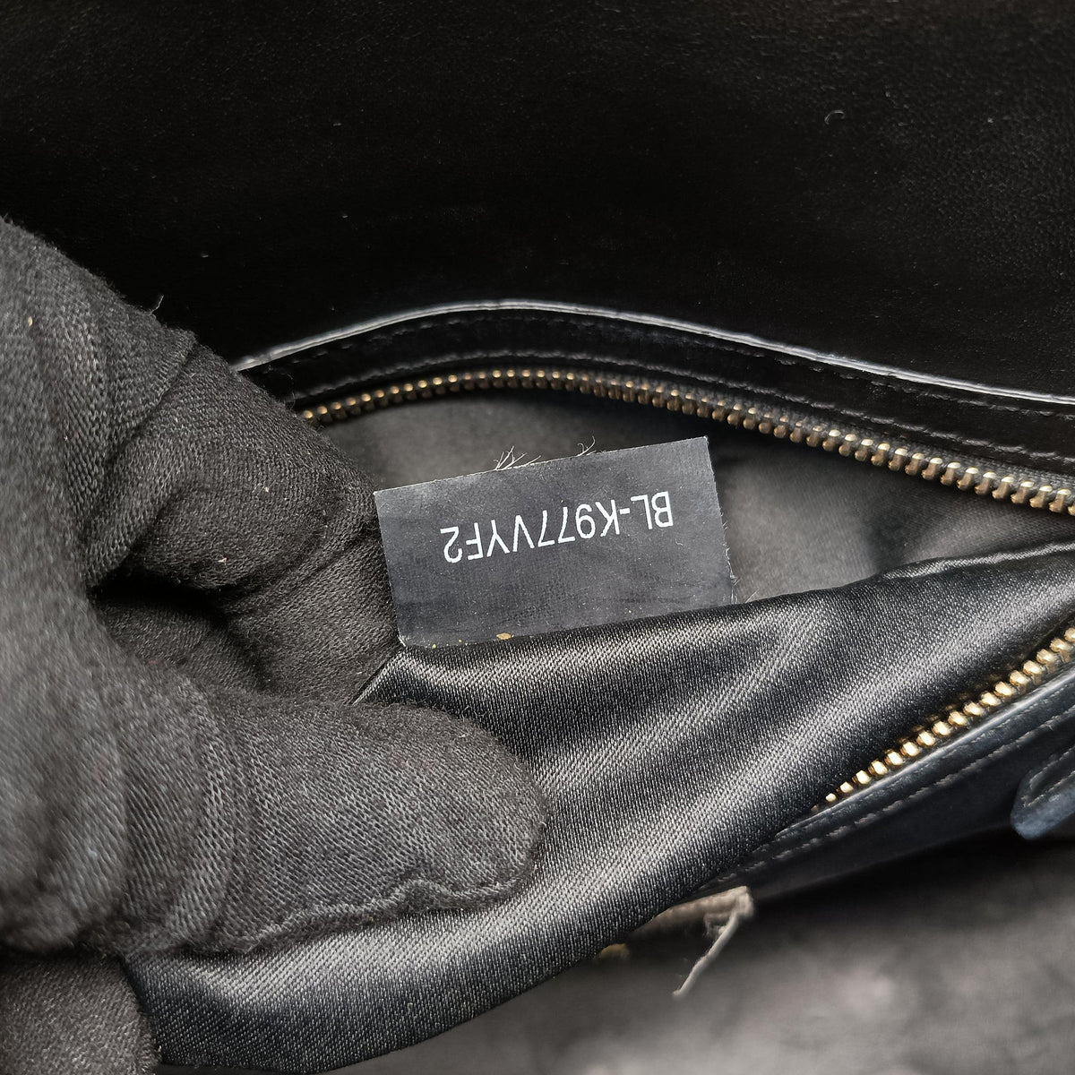 Secondhand Valentino My Rockstud Black Smooth Calfskin Leather  handbag | stylenewstar