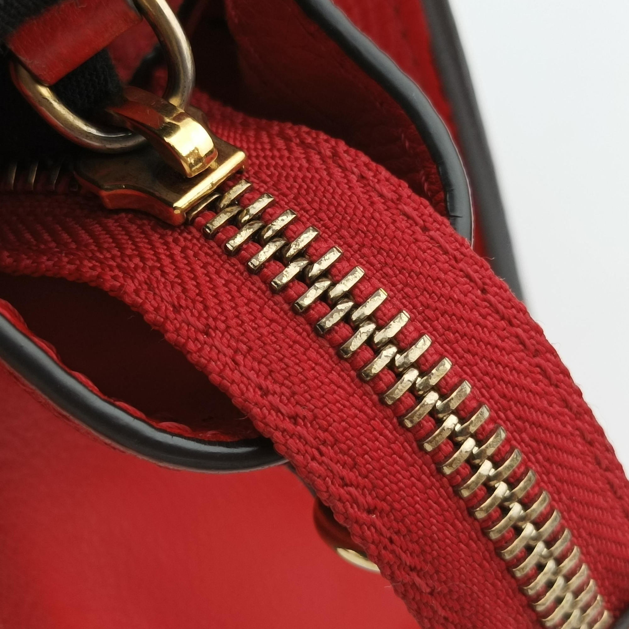 Pre-owned Celine luggage nano shopper Red Leather  shoulderbag | stylenewstar