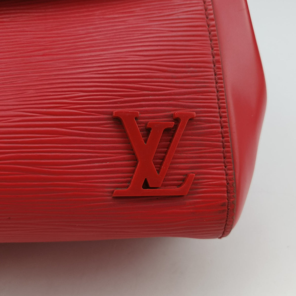 Vintage Louis Vuitton ClunyBB Red Epi M41337 shoulderbag | stylenewstar