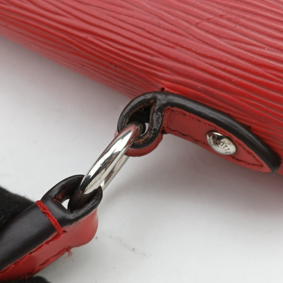 Vintage Louis Vuitton ClunyBB Red Epi M41337 shoulderbag | stylenewstar
