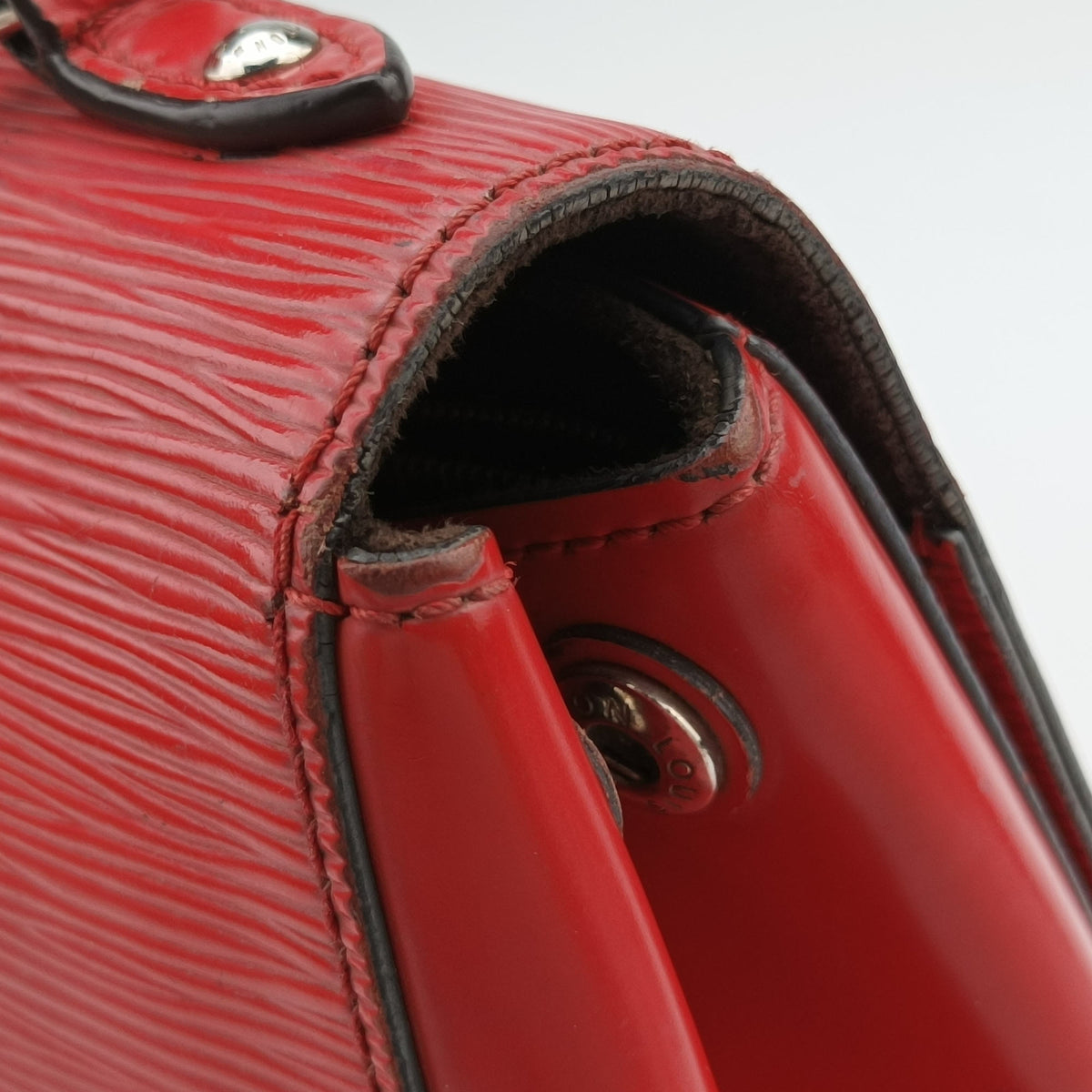 Vintage Louis Vuitton ClunyBB Red Epi M41337 shoulderbag | stylenewstar