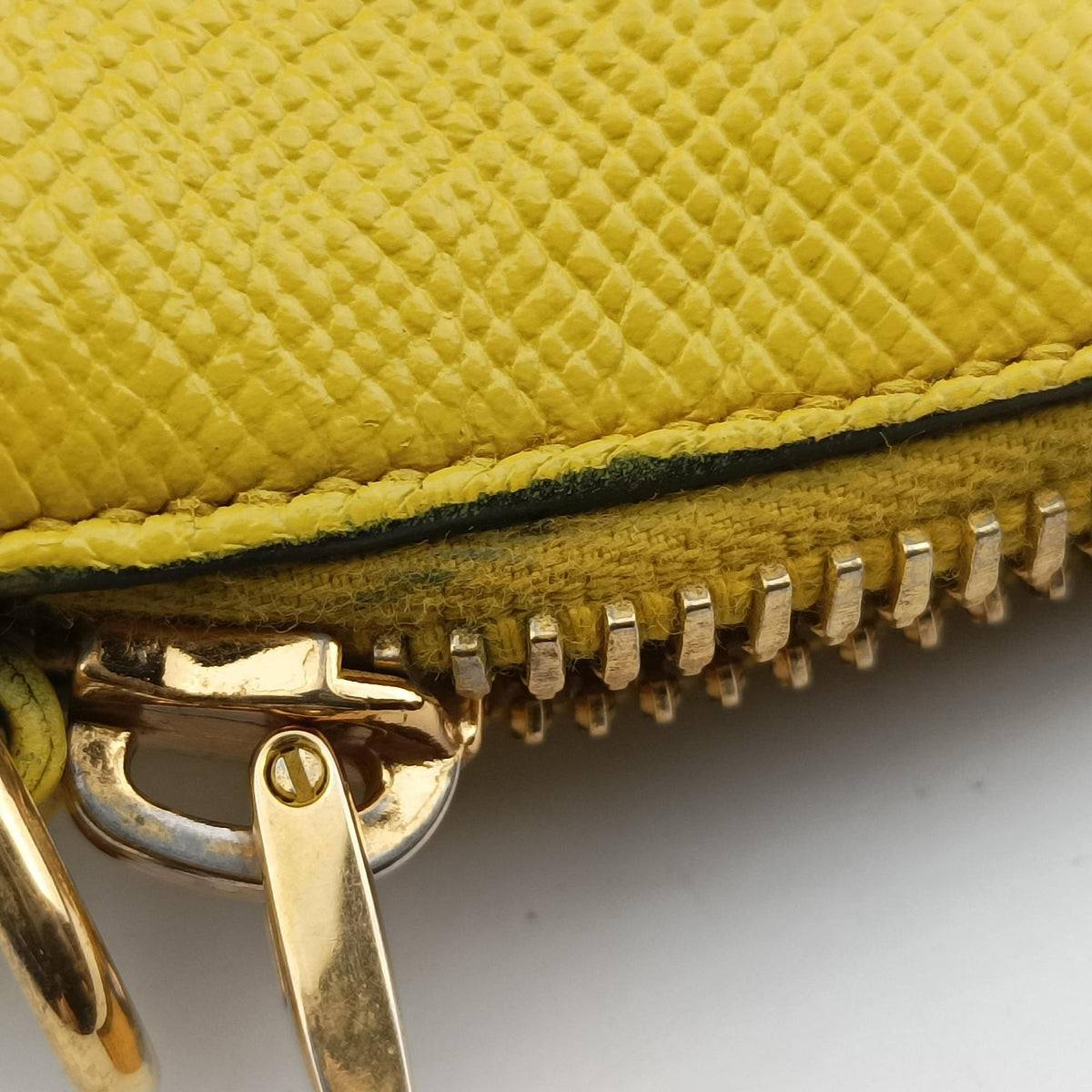 Secondhand Prada Cuir Top Handle Yellow SAFFIANO Leather BL0902 shoulderbag | stylenewstar