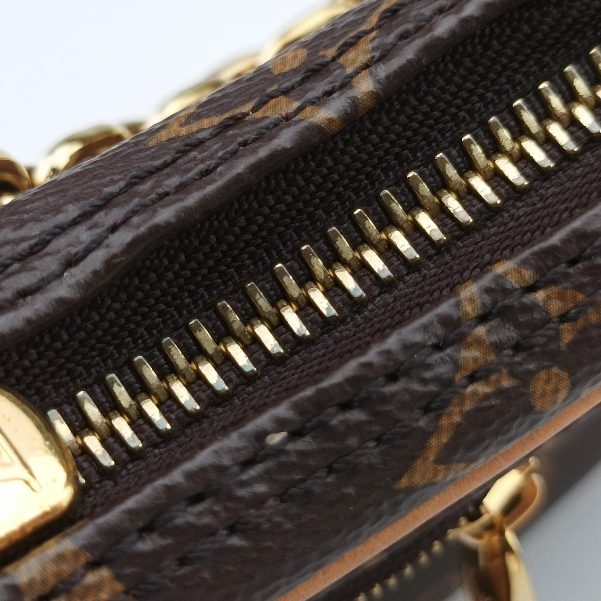 Pre-owned Louis Vuitton LOOP Brown×Beige Monogram Canvas M81098 shoulderbag | stylenewstar