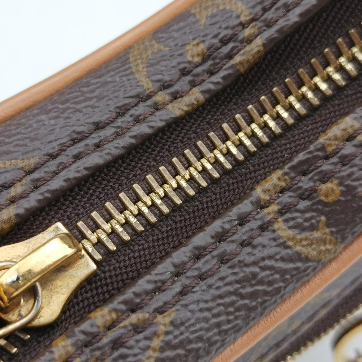 Pre-owned Louis Vuitton LOOP Brown×Beige Monogram Canvas M81098 shoulderbag | stylenewstar