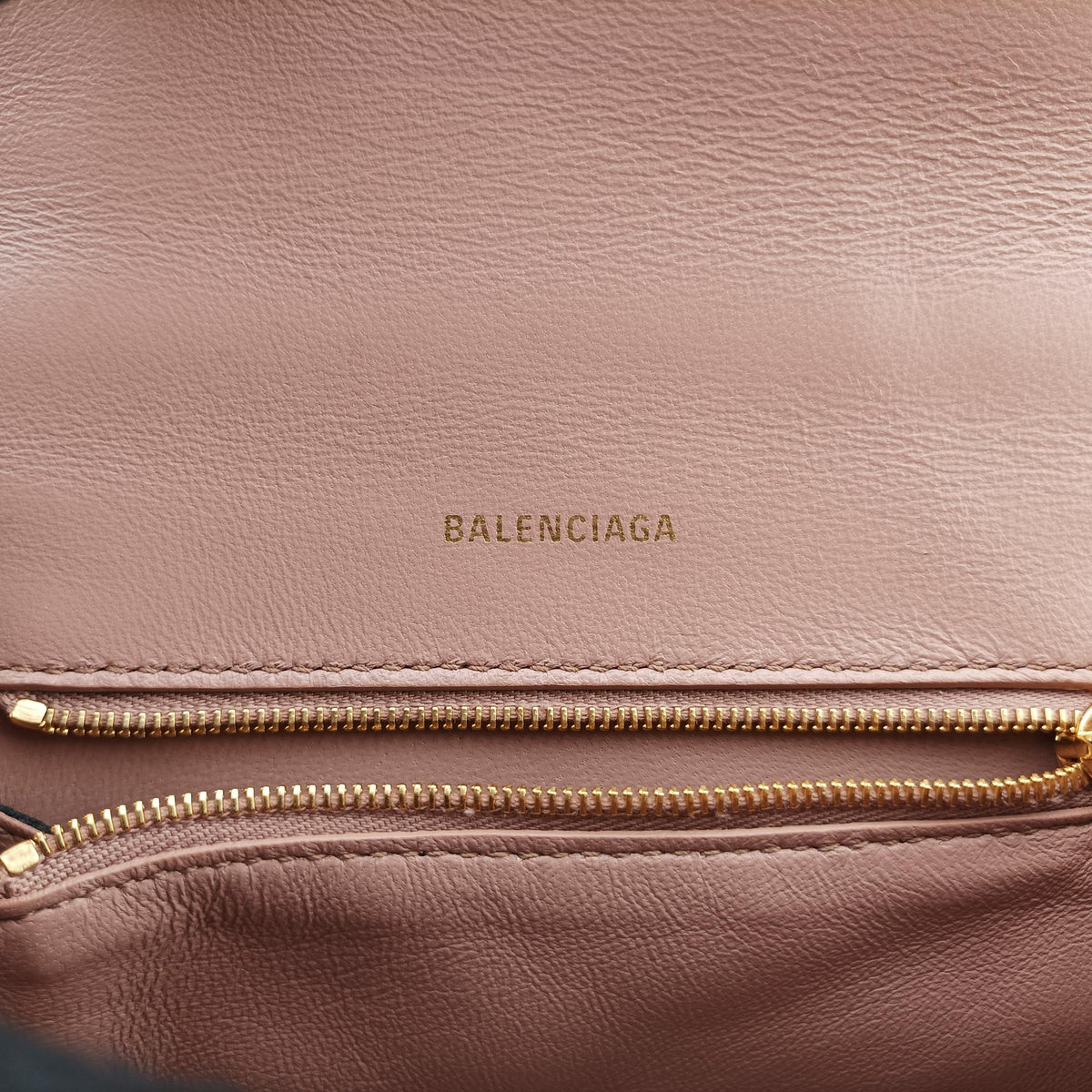 Pre-owned Balenciaga Hourglass Pink leather  shoulderbag | stylenewstar
