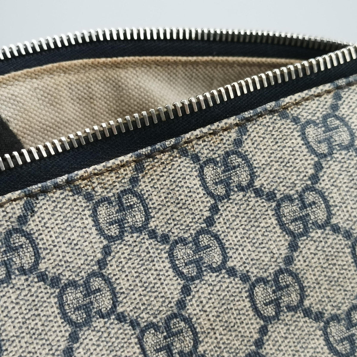 Pre-owned Gucci GG Supreme beige×navy PVC coated canvas 246895 handbag | stylenewstar