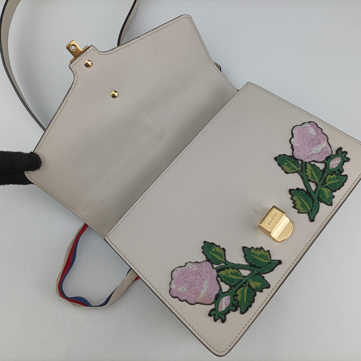 Pre-owned Gucci Sylvie White Leather 421882 shoulderbag | stylenewstar