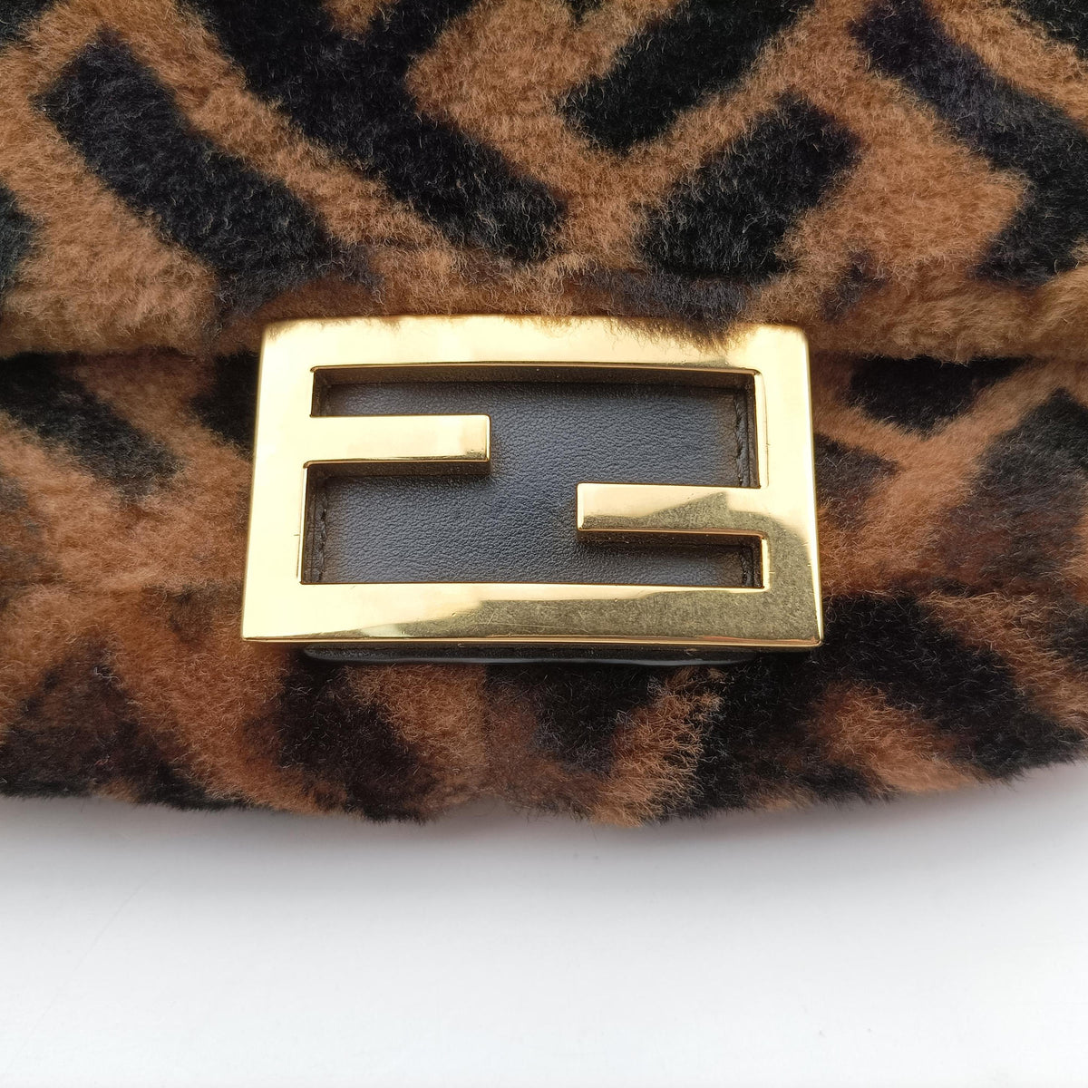Pre-owned Fendi BAGUETTE Brown×Black fur 8BS017 shoulderbag | stylenewstar