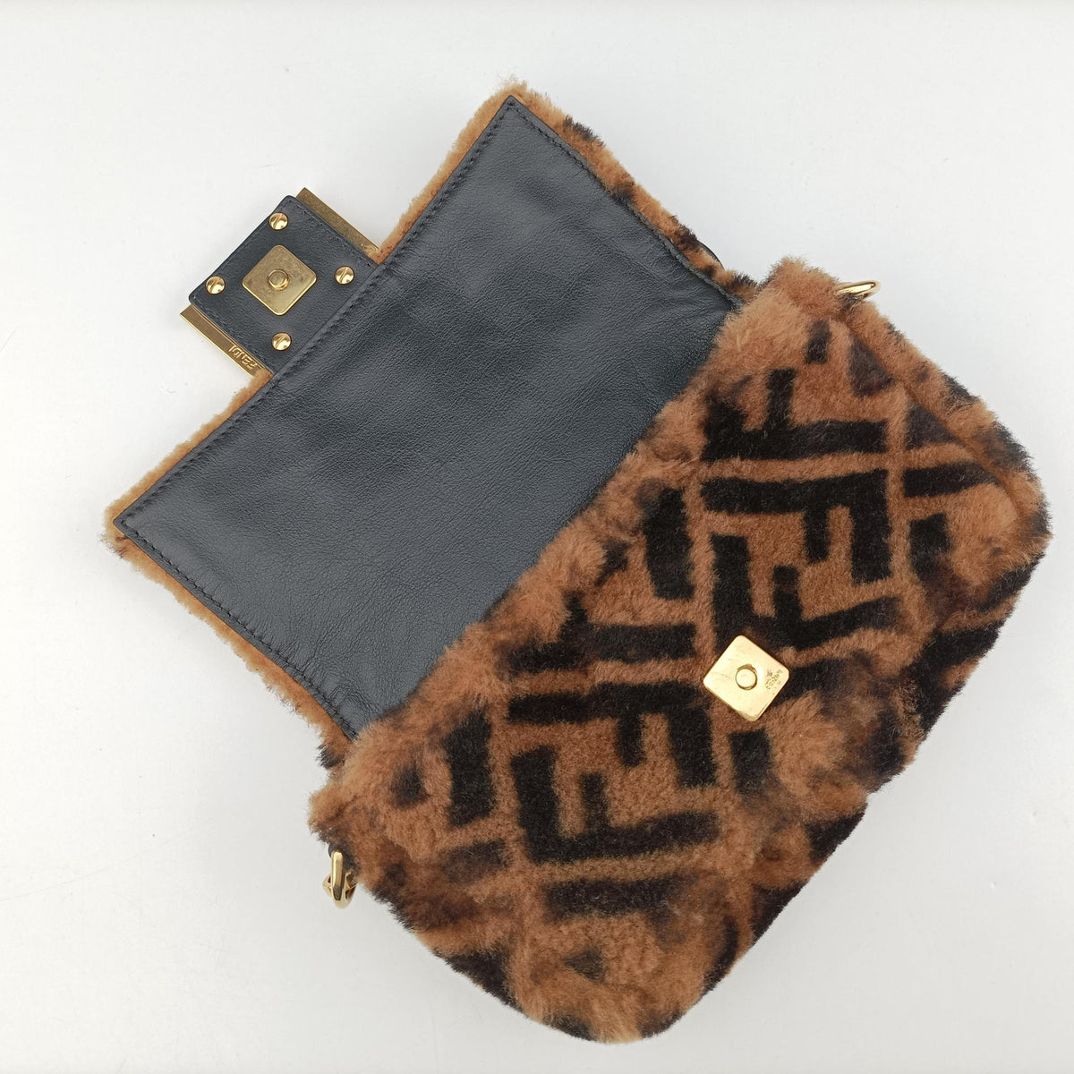 Pre-owned Fendi BAGUETTE Brown×Black fur 8BS017 shoulderbag | stylenewstar