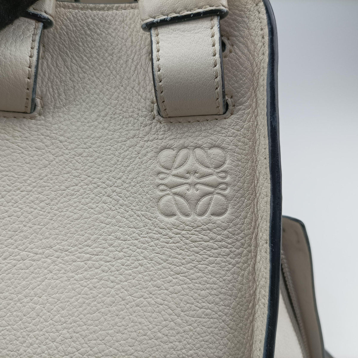 Secondhand Loewe Hammock White Leather  shoulderbag | stylenewstar