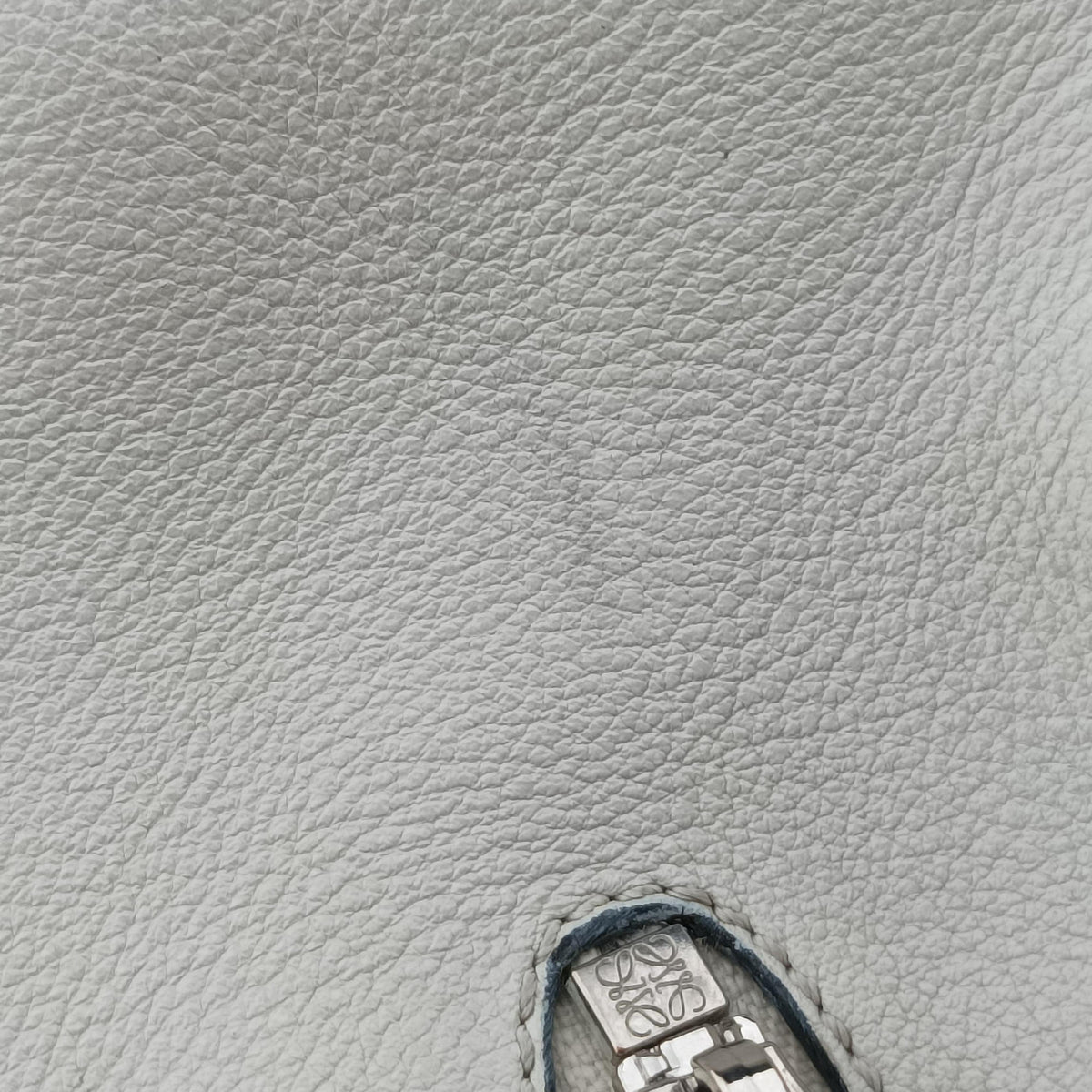 Secondhand Loewe Hammock White Leather  shoulderbag | stylenewstar