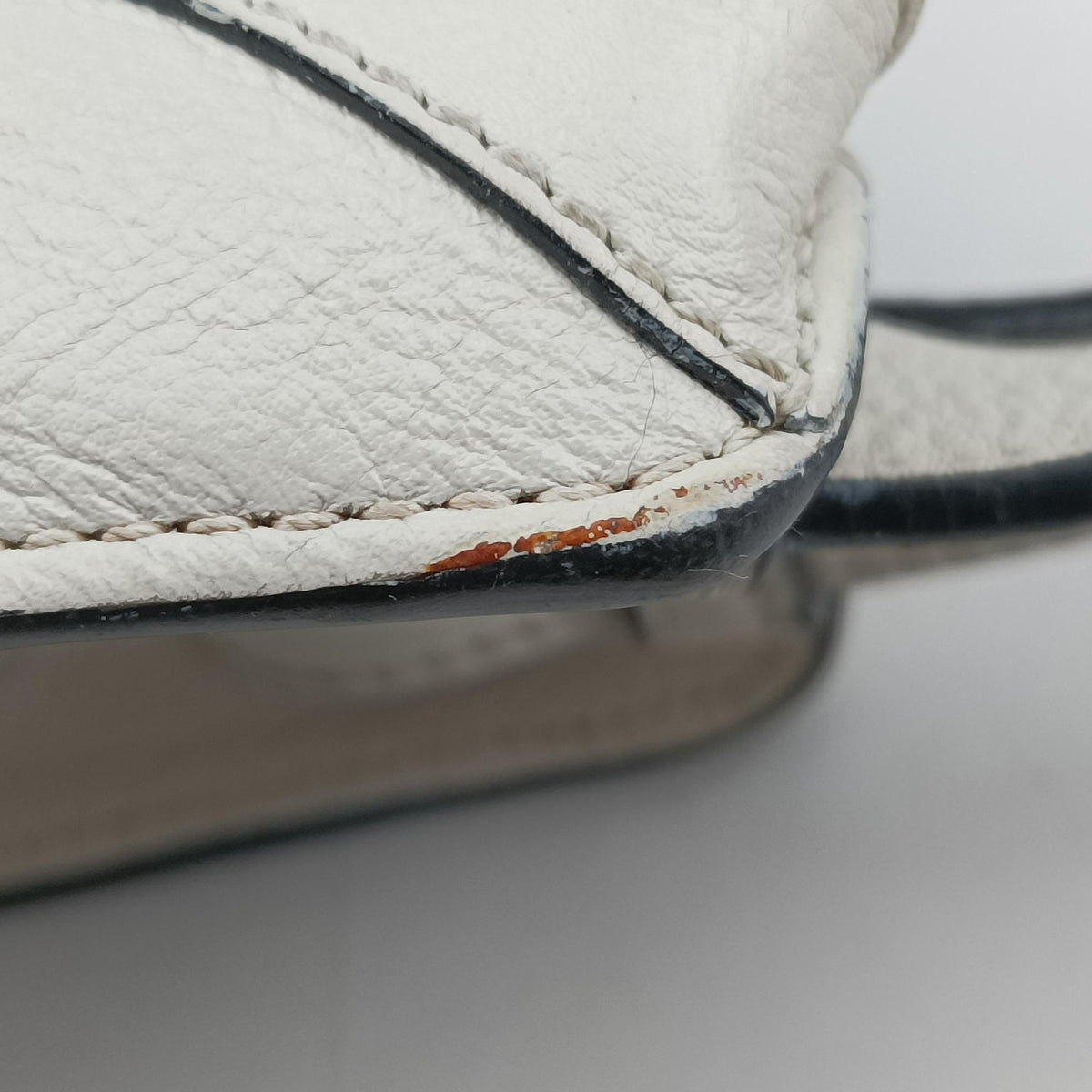 Secondhand Loewe Hammock White Leather  shoulderbag | stylenewstar