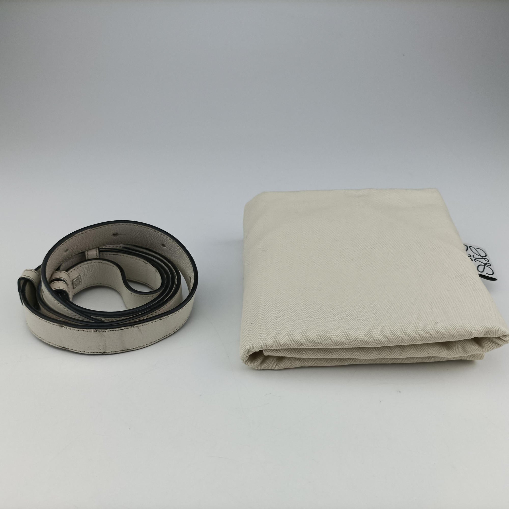 Secondhand Loewe Hammock White Leather  shoulderbag | stylenewstar