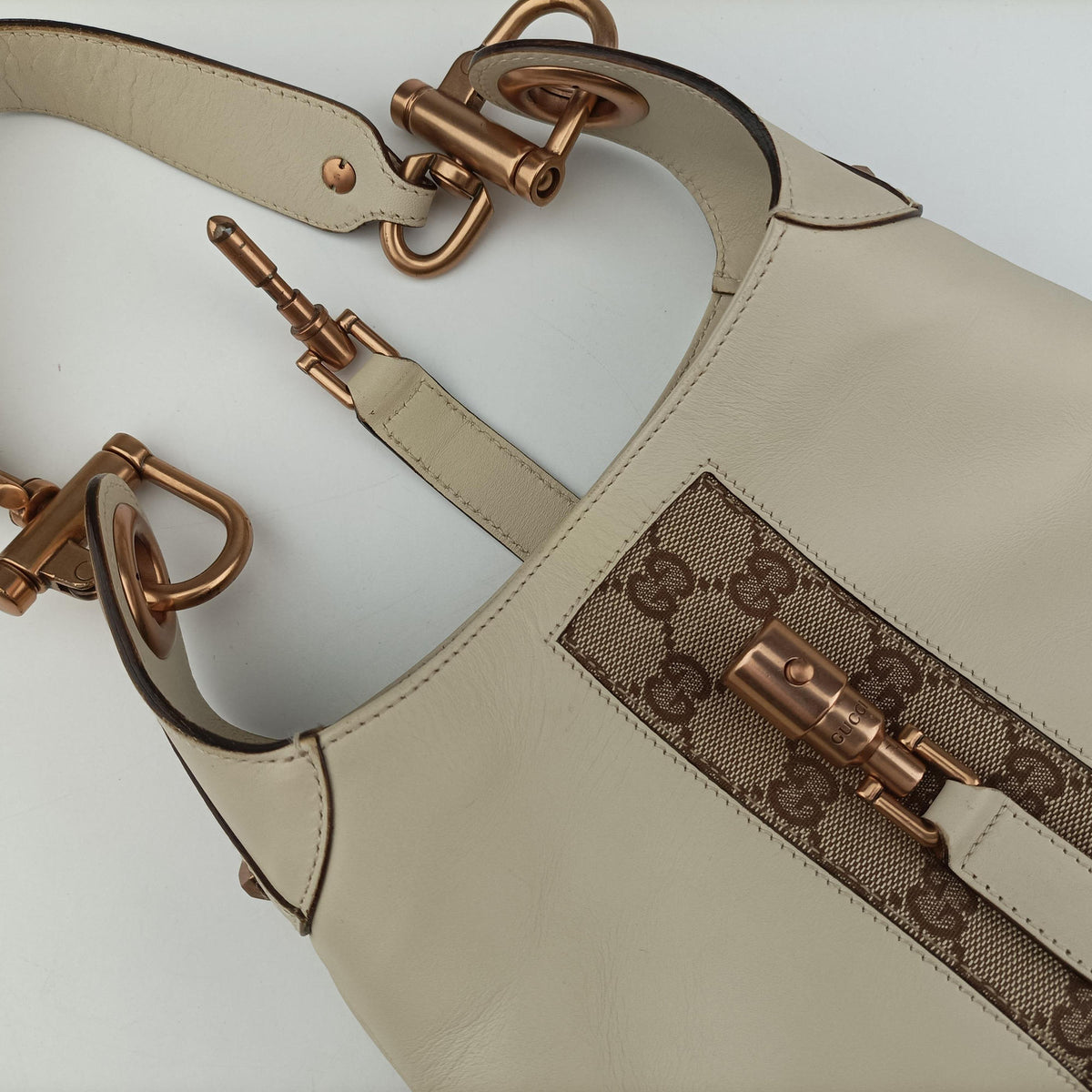 Secondhand Gucci Piston Lock Jackie Hobo White Leather×canvas 120885 shoulderbag | stylenewstar