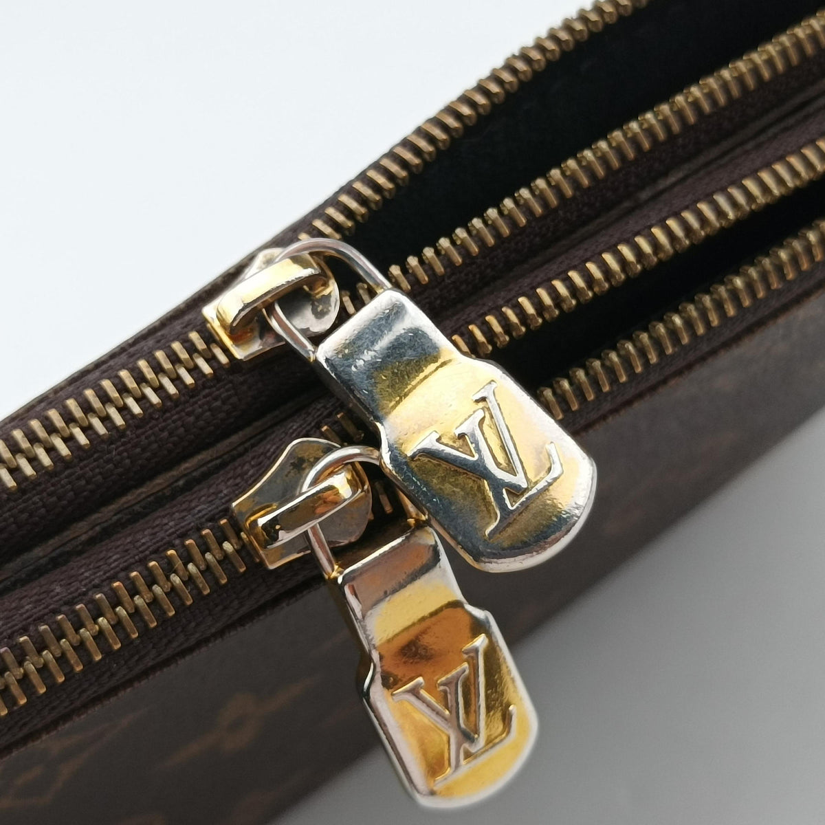 Pre-owned Louis Vuitton Pochette Double Zip Brown Monogram Giant M69203 shoulderbag | stylenewstar