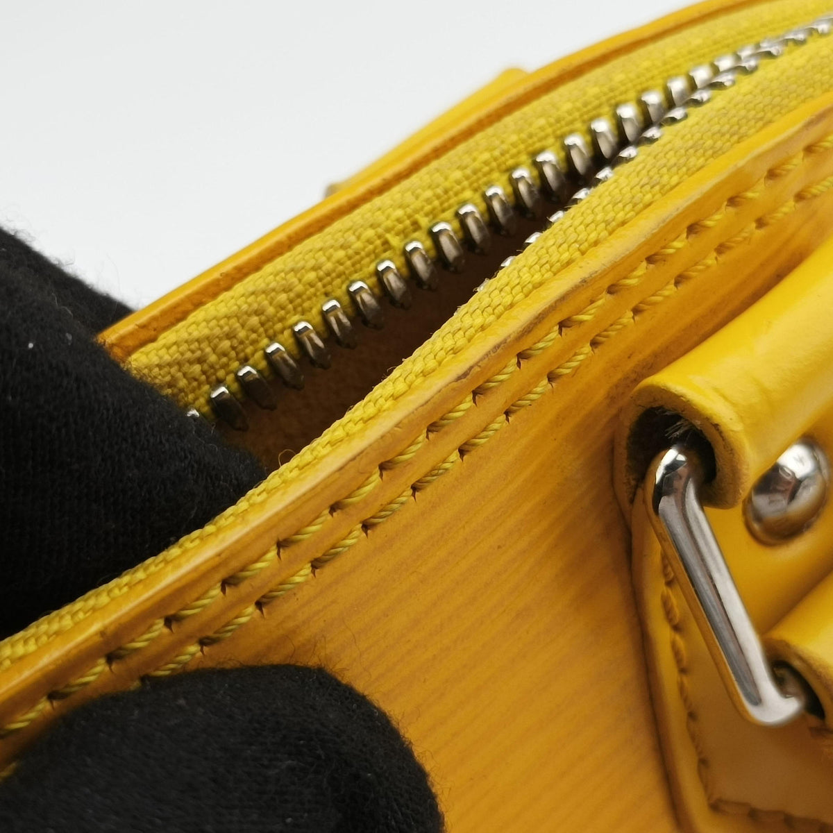 Pre-owned Louis Vuitton Alma BB Citrine Epi M40866 shoulderbag | stylenewstar