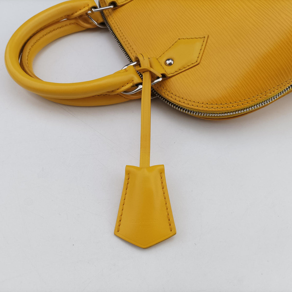 Pre-owned Louis Vuitton Alma BB Citrine Epi M40866 shoulderbag | stylenewstar