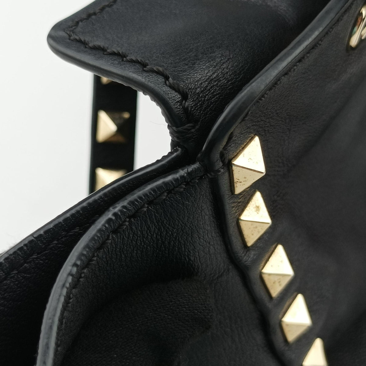 Pre-owned Valentino Rockstud Black Leather  shoulderbag | stylenewstar