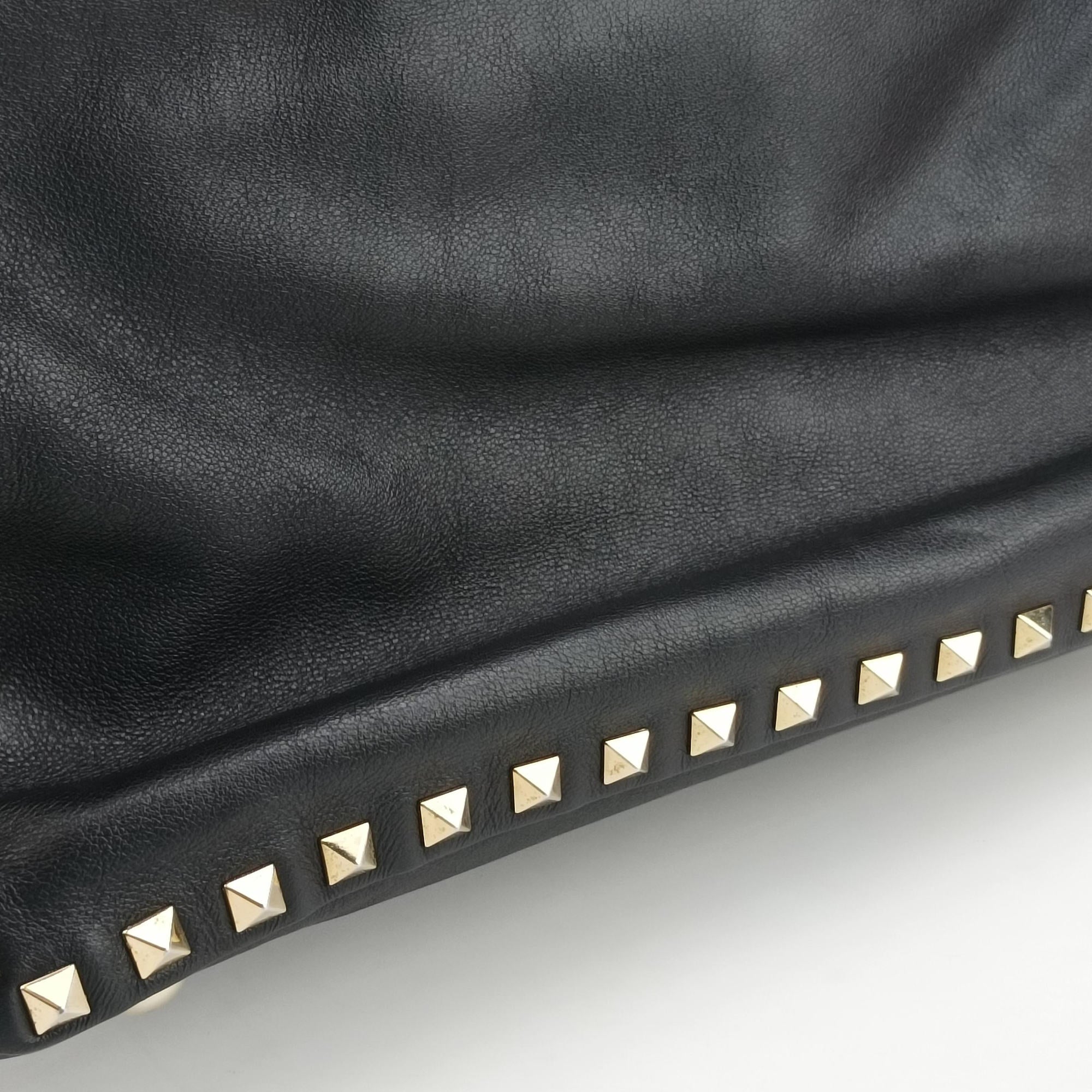 Pre-owned Valentino Rockstud Black Leather  shoulderbag | stylenewstar