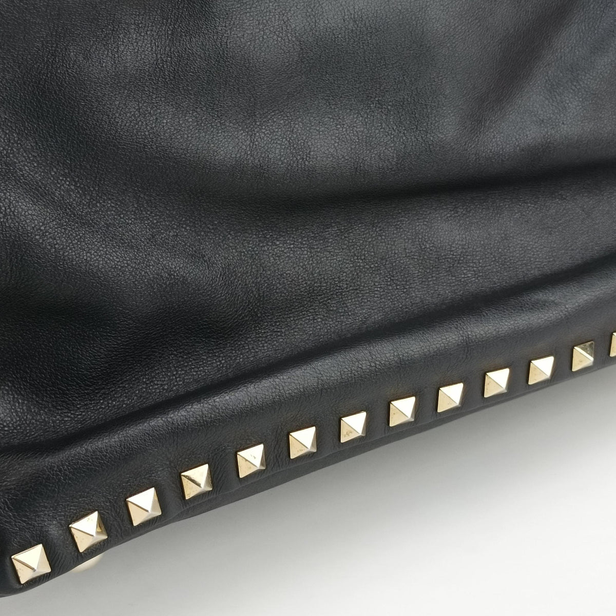Pre-owned Valentino Rockstud Black Leather  shoulderbag | stylenewstar