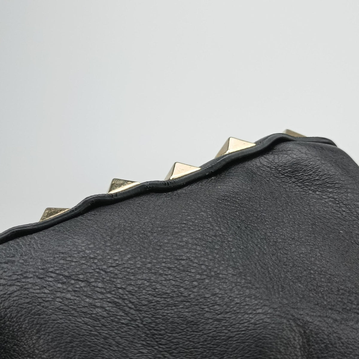 Pre-owned Valentino Rockstud Black Leather  shoulderbag | stylenewstar