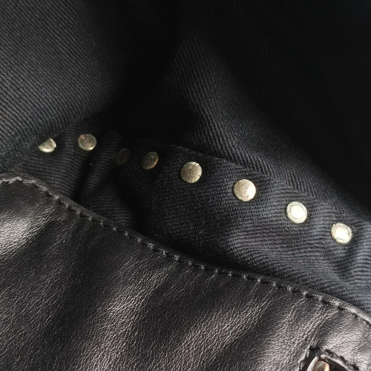 Pre-owned Valentino Rockstud Black Leather  shoulderbag | stylenewstar