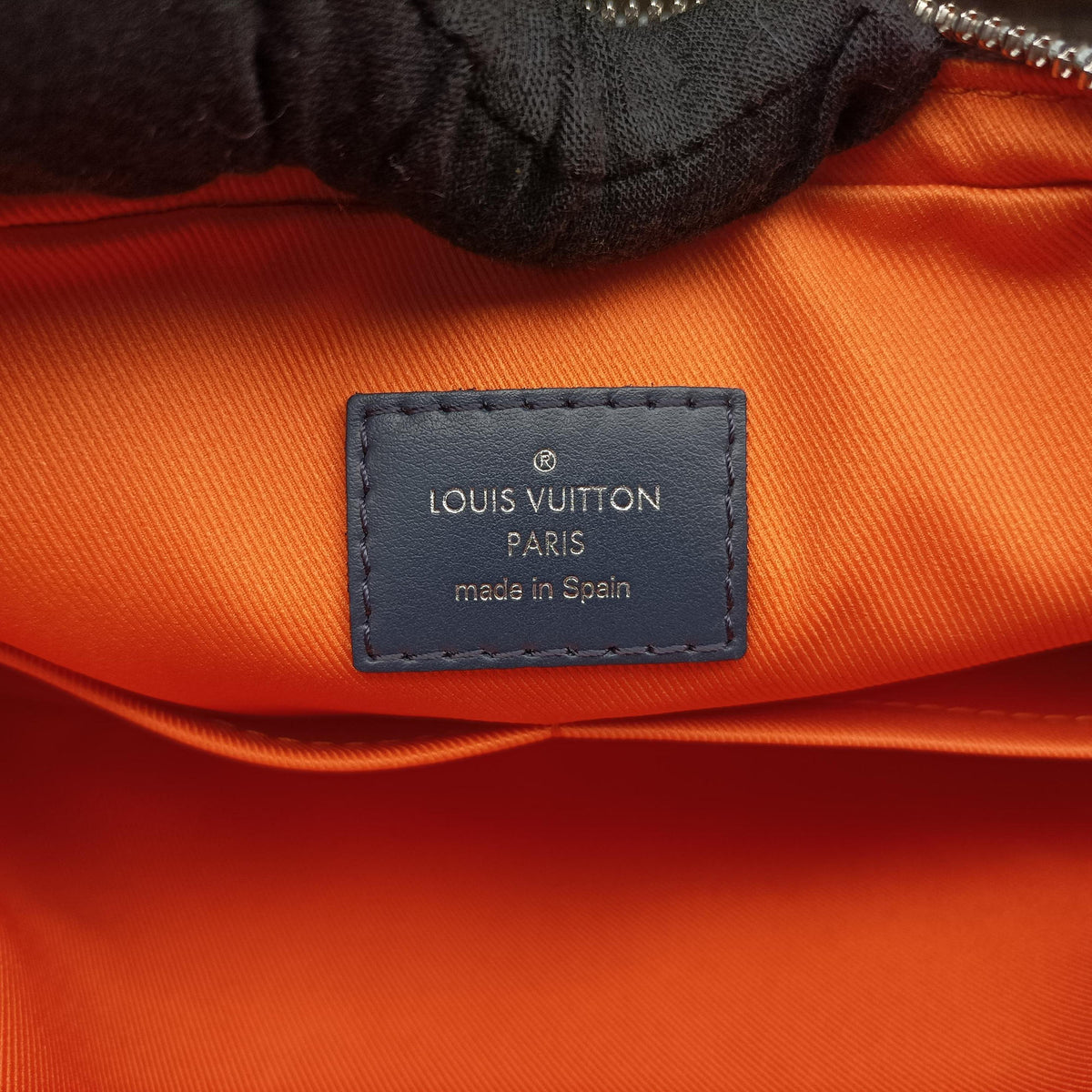 Vintage Louis Vuitton Alpha Messenger Grey Monogram Satellite M44169 shoulderbag | stylenewstar