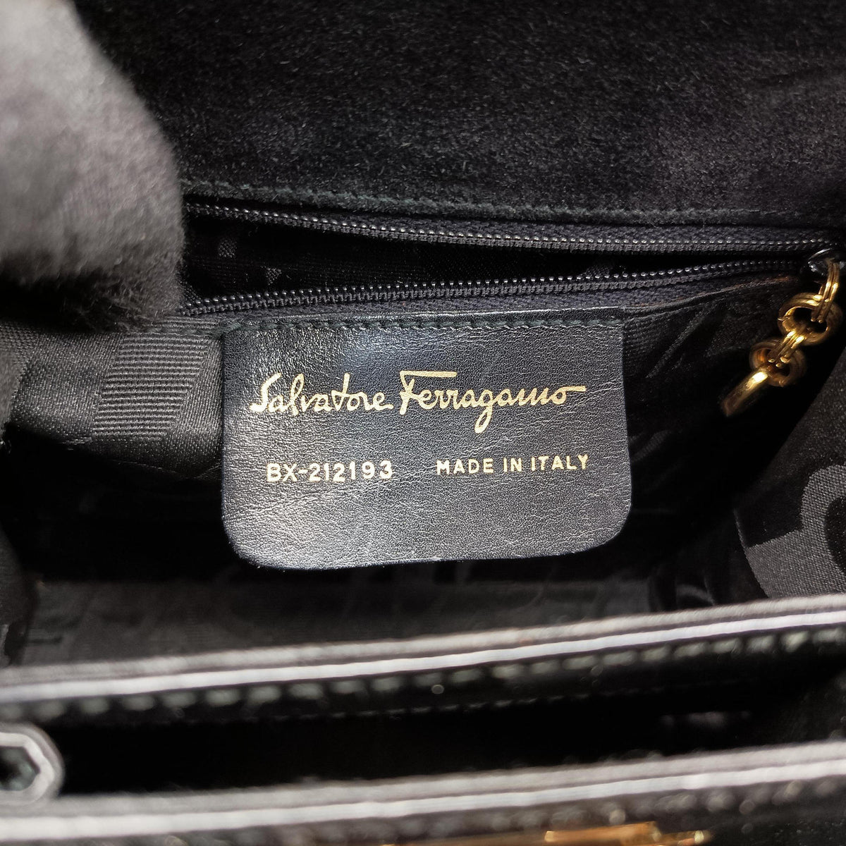 Vintage Ferragamo Gancini Black Patent  shoulderbag | stylenewstar