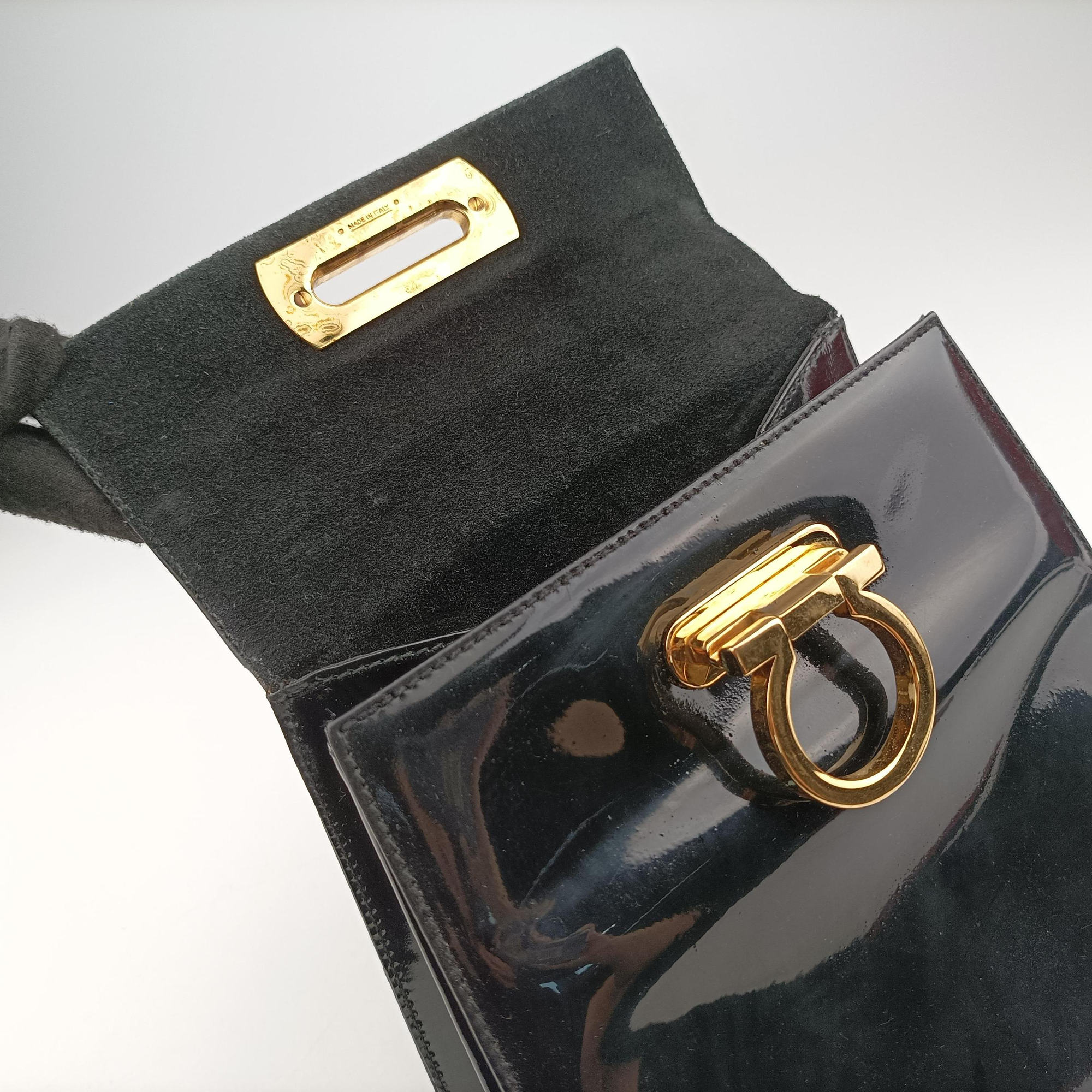 Pre-owned Ferragamo Gancini Black Patent  shoulderbag | stylenewstar