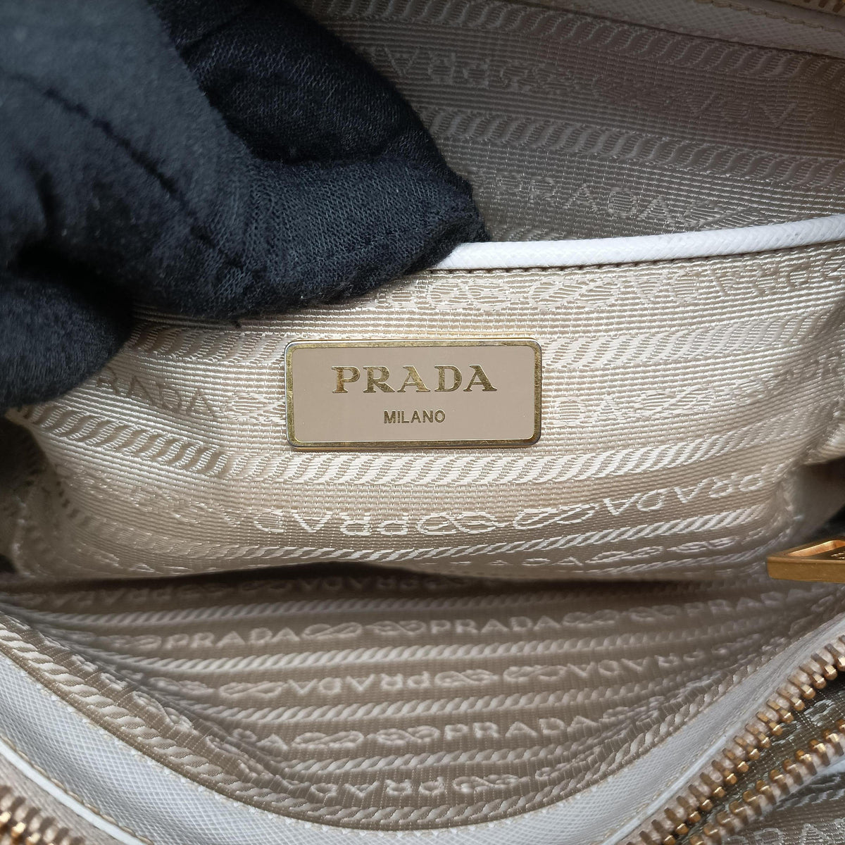 Vintage Prada Promenade White SAFFIANO Leather BN2558 handbag | stylenewstar