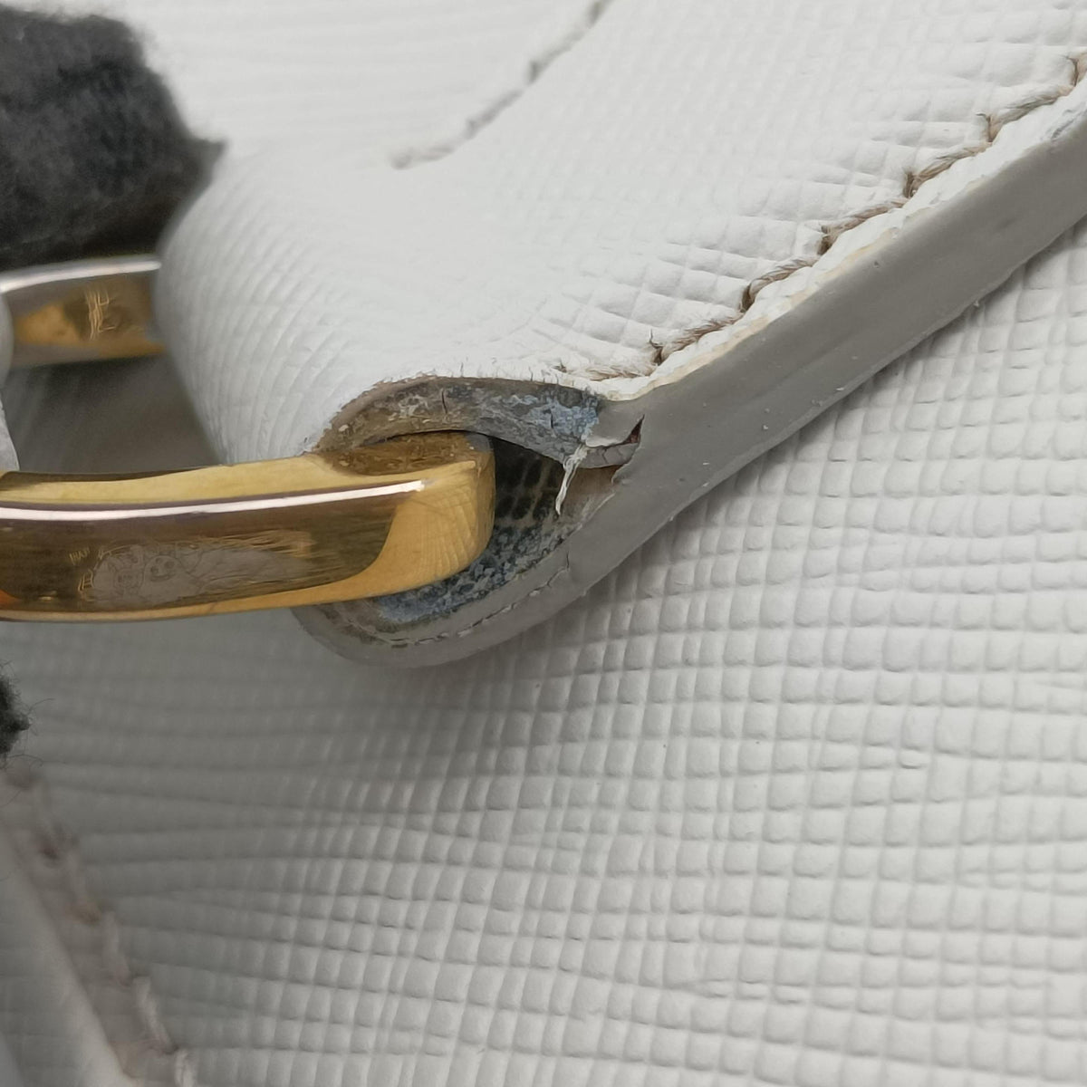 Vintage Prada Promenade White SAFFIANO Leather BN2558 handbag | stylenewstar
