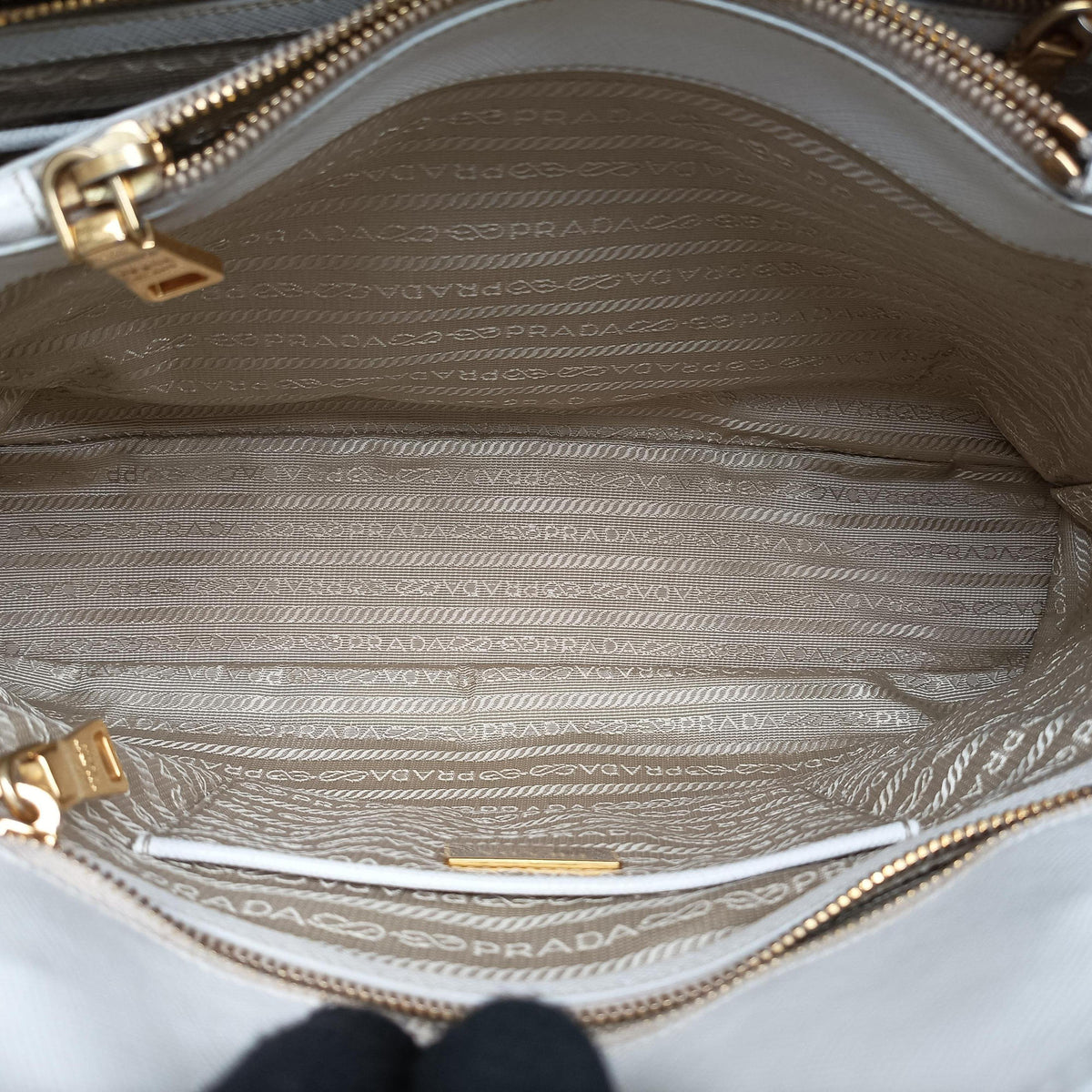 Vintage Prada Promenade White SAFFIANO Leather BN2558 handbag | stylenewstar