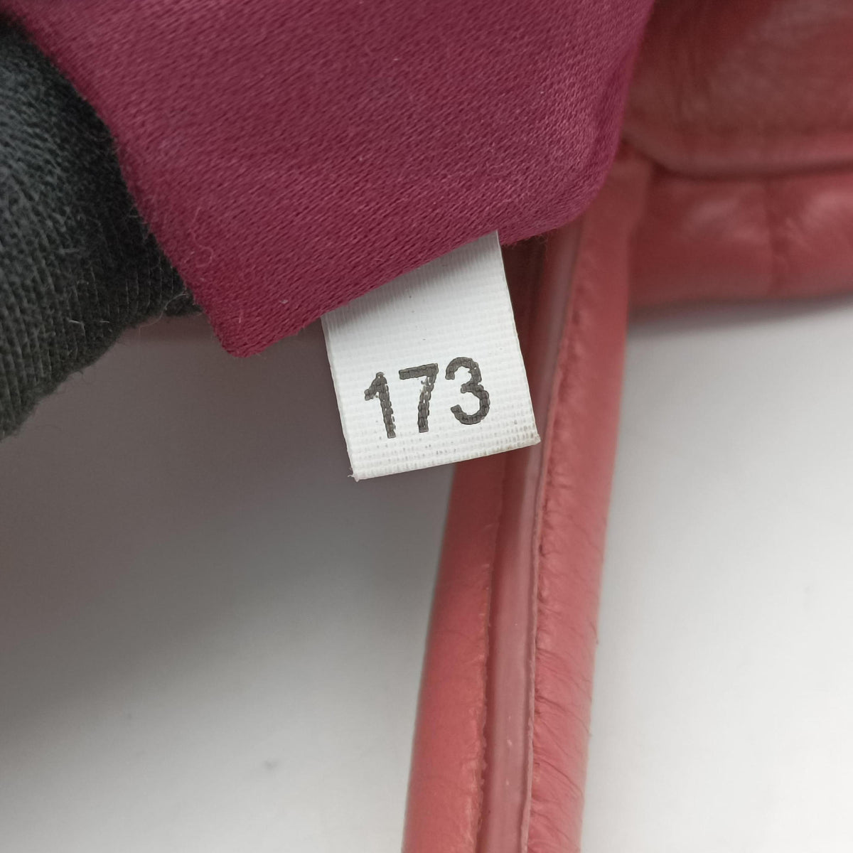 Pre-owned Miu Miu Matelasse Pink Leather  shoulderbag | stylenewstar