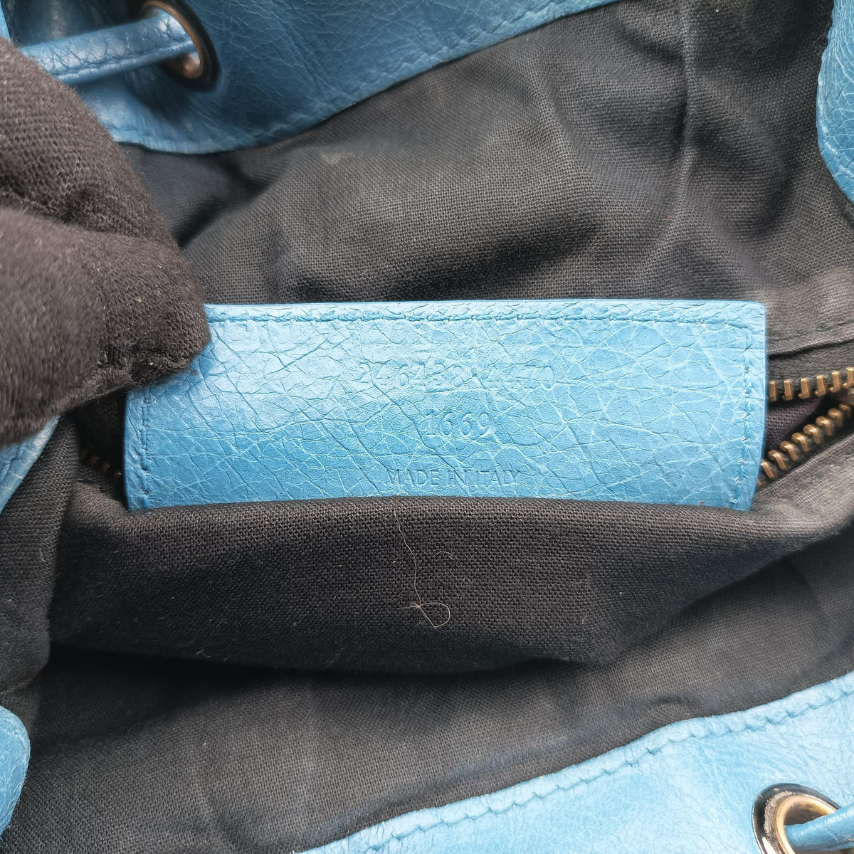 Pre-owned Balenciaga Pom pom Blue Leather  shoulderbag | stylenewstar