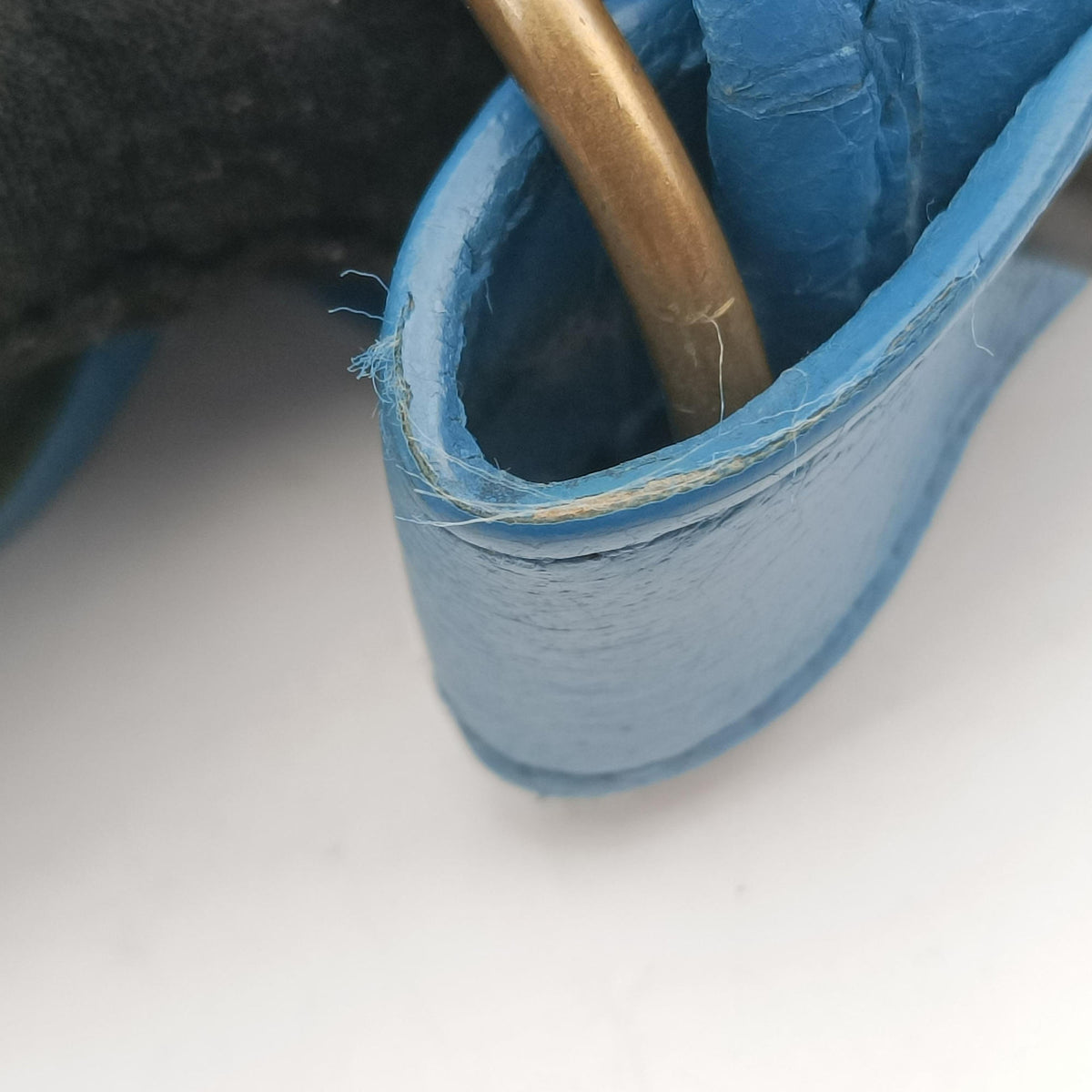 Pre-owned Balenciaga Pom pom Blue Leather  shoulderbag | stylenewstar