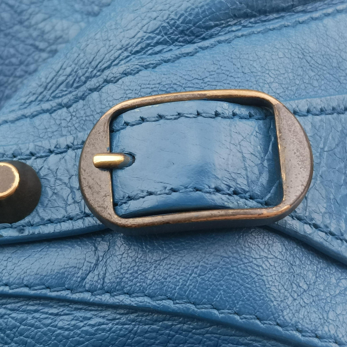 Pre-owned Balenciaga Pom pom Blue Leather  shoulderbag | stylenewstar
