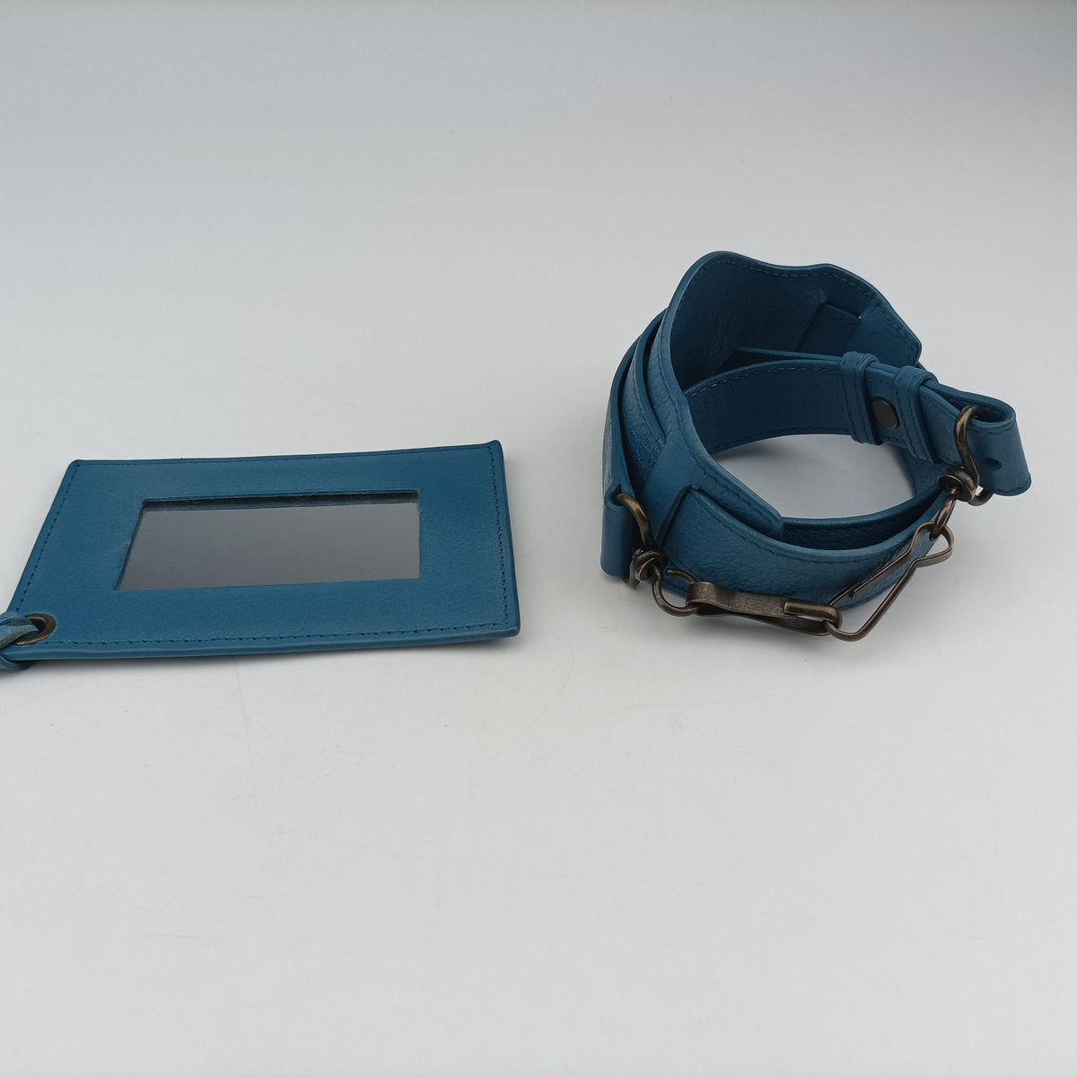Pre-owned Balenciaga Pom pom Blue Leather  shoulderbag | stylenewstar