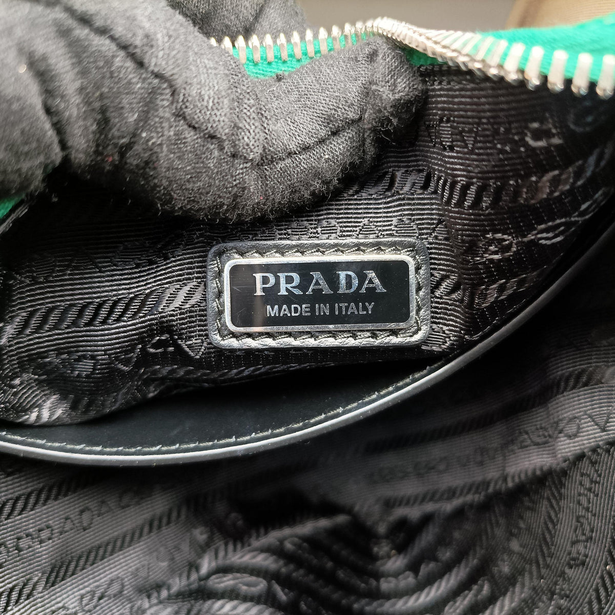Pre-owned Prada Triangle Logo Plate Green SAFFIANO Leather 2VH155 shoulderbag | stylenewstar